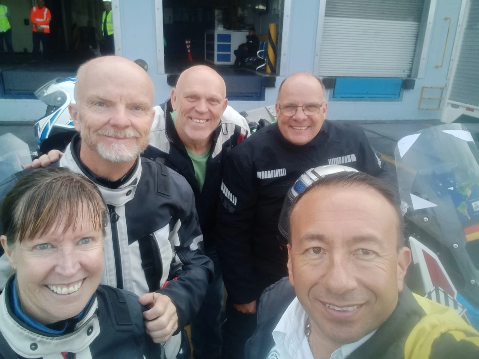 L R: Leanne, Mike, the bold guy, Ralf and William. Tiziano doesn't play well with others and left already ...