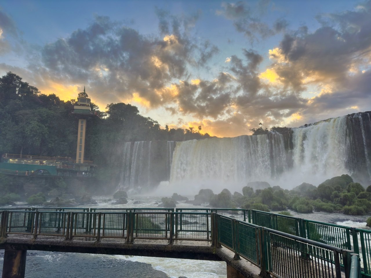  the walkway to the viewing platform and the observation tower