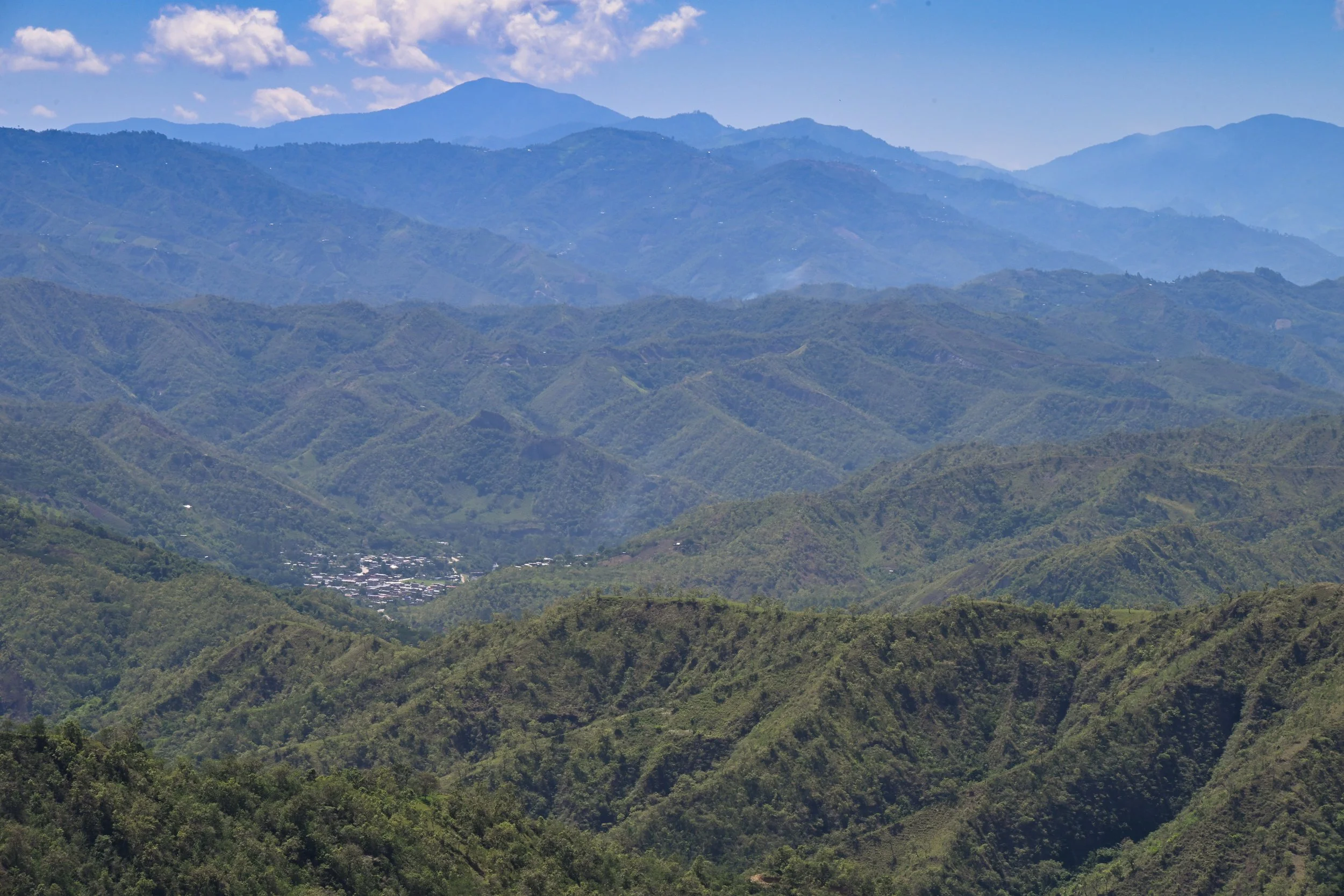a town in the middle of the mountains
