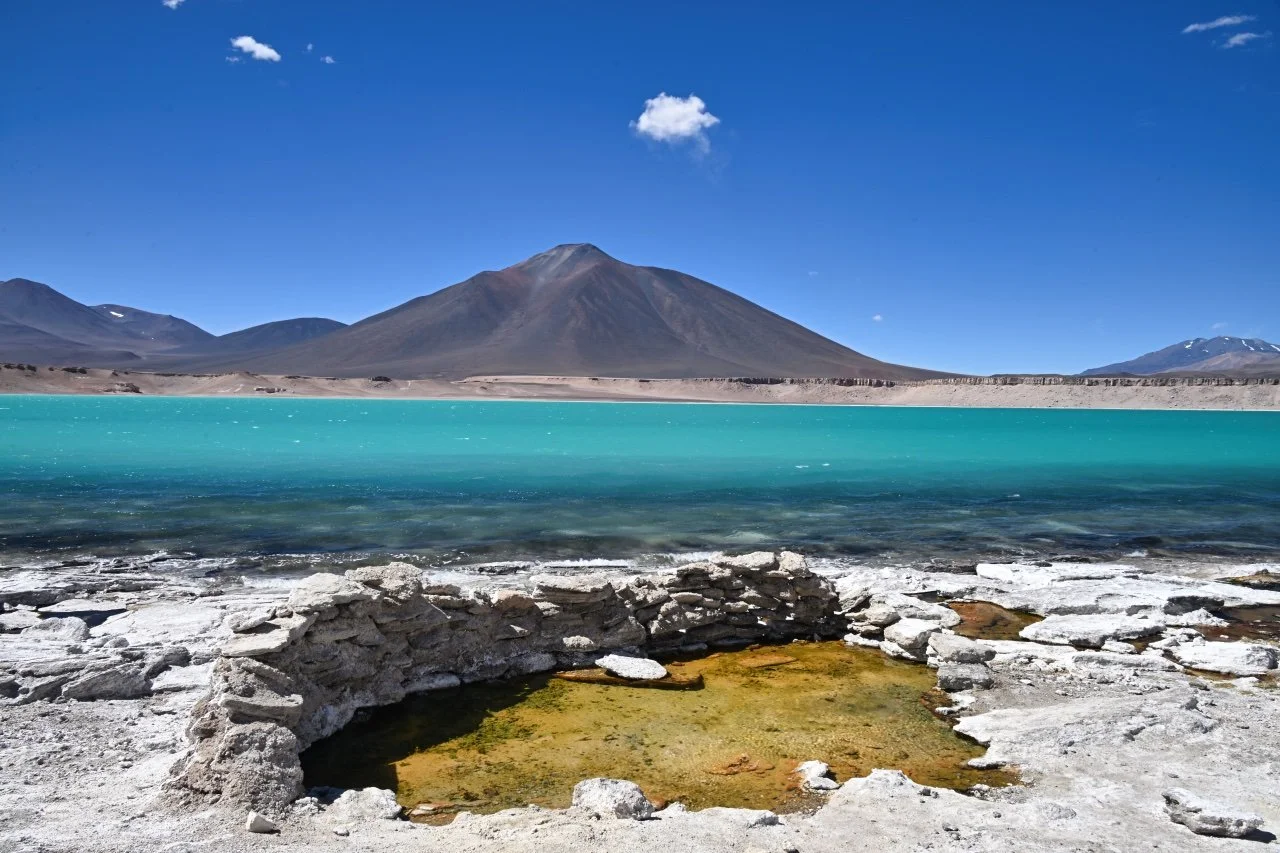  A hot spring beside the lagoon.