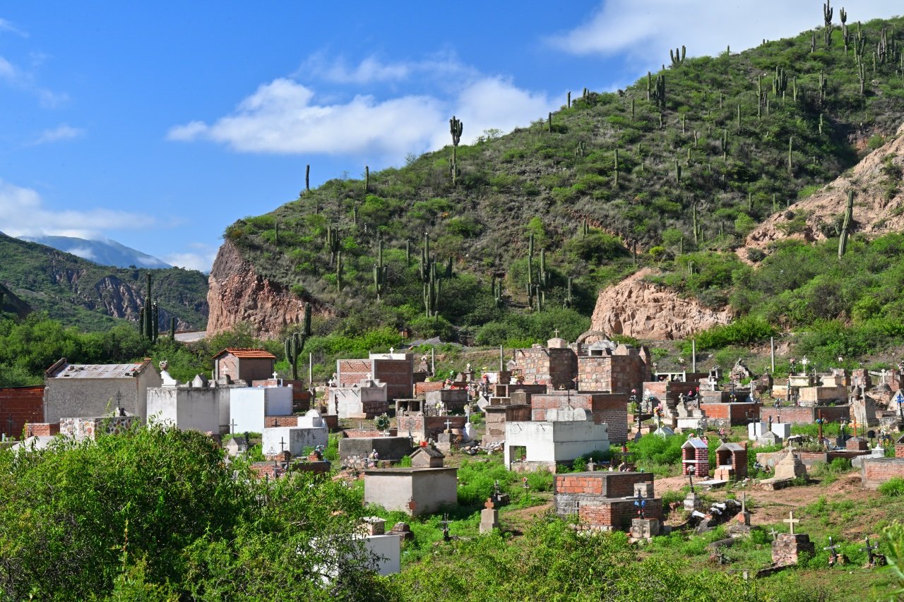  cemetery in the middle of nowhere