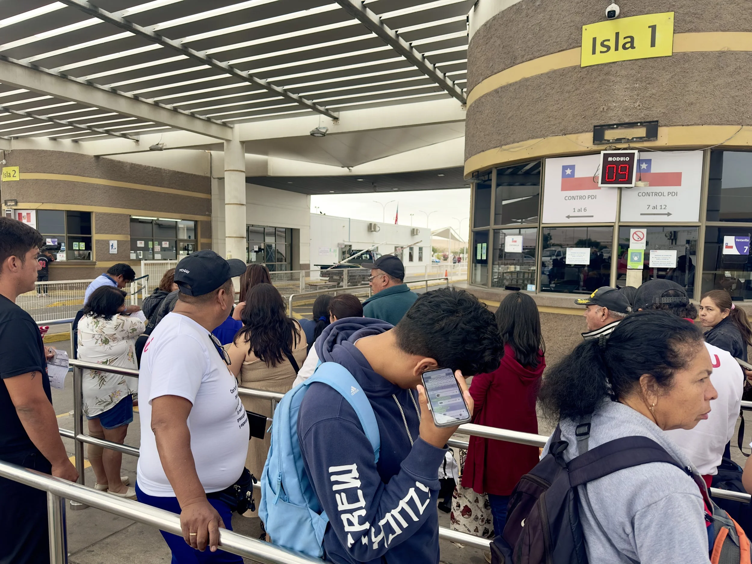line up at Chile border