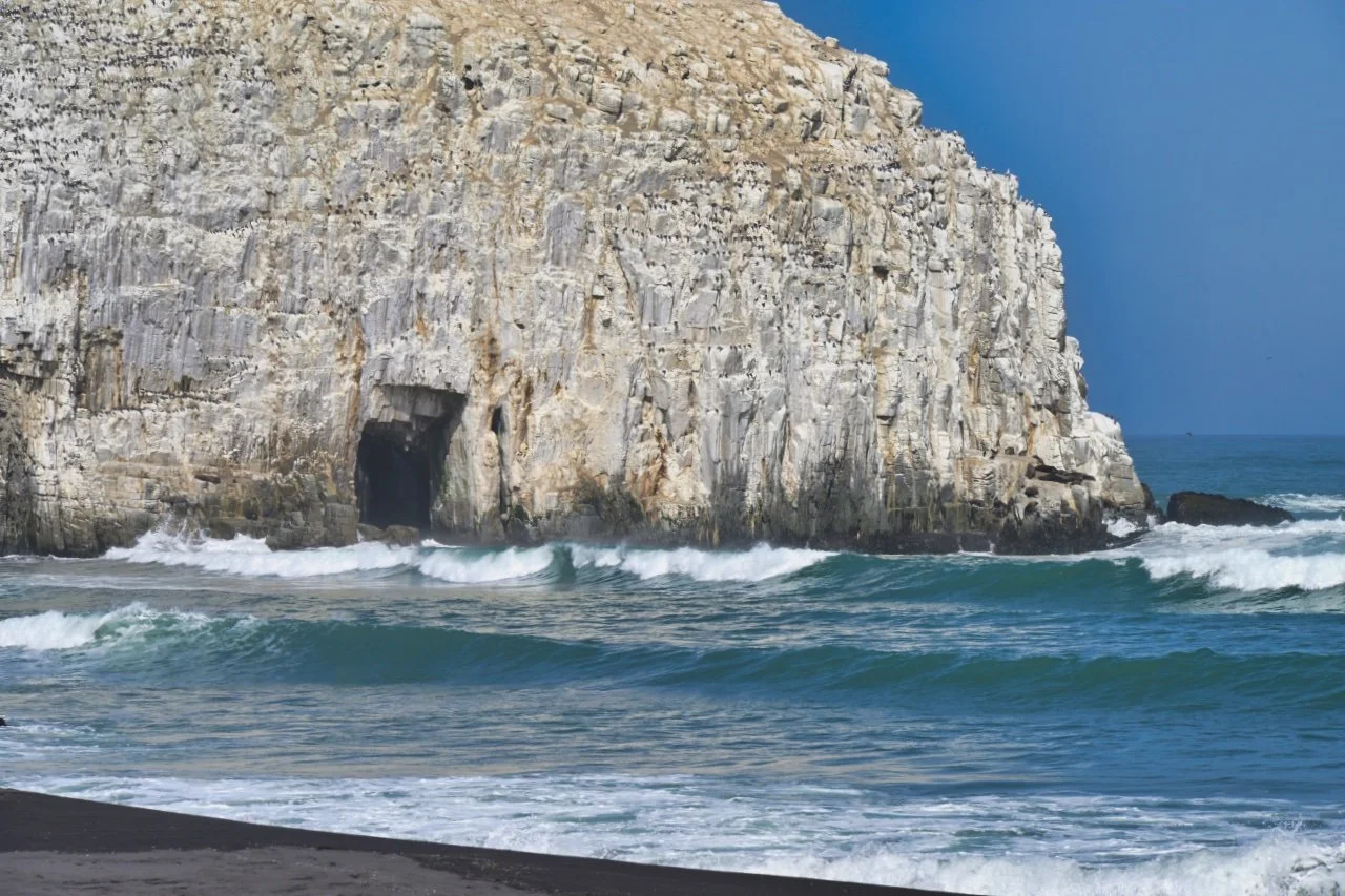  there is a huge entrance in the cathedral rock where we can walk during a low tide