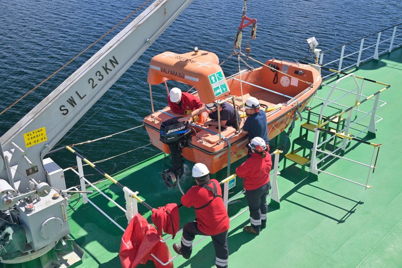  Checking the safety equipment.