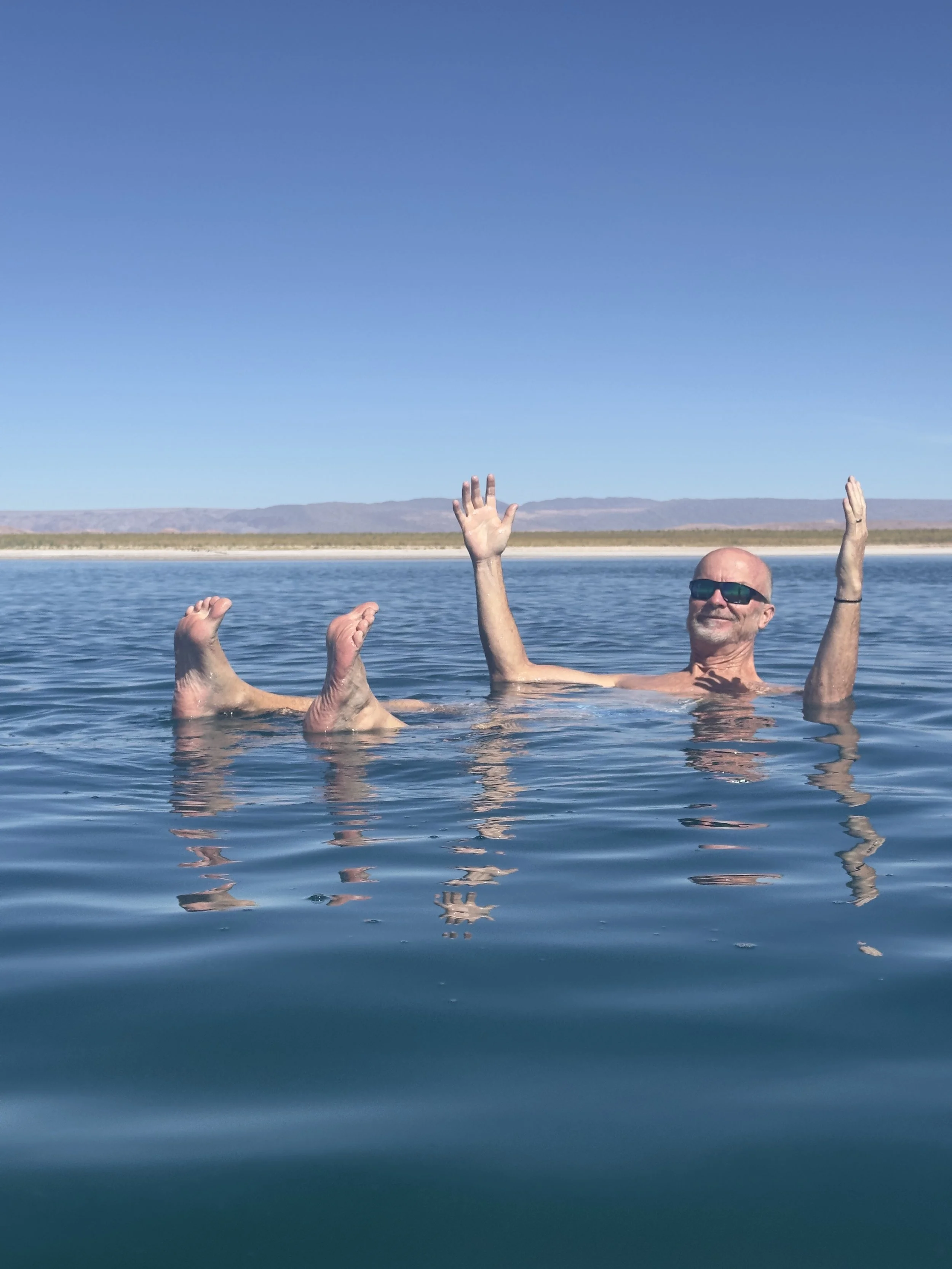  Mike is showing us his swimming abilities