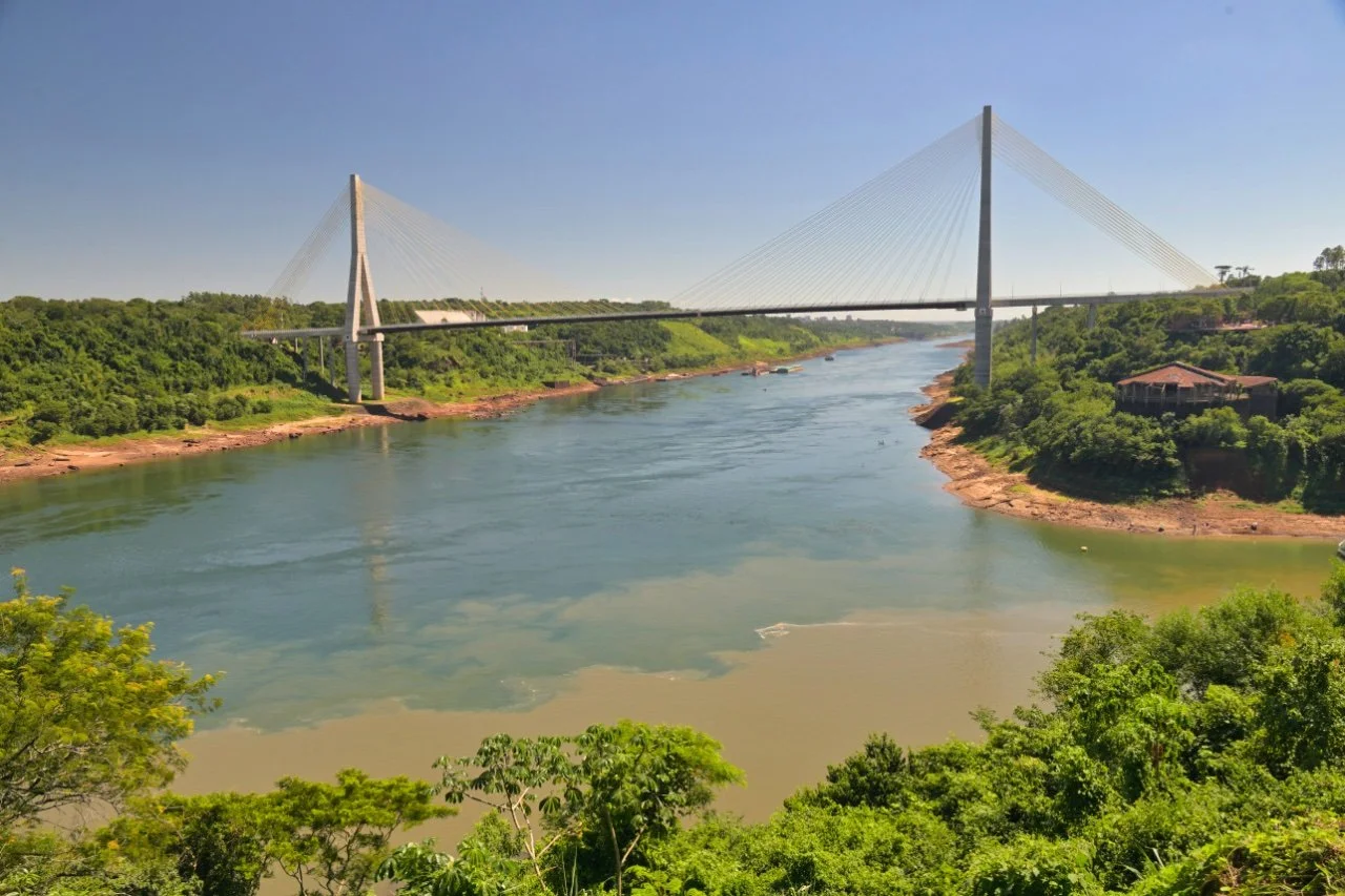  three countries meet right in the middle of the confluence. Paraguay is on the left, Brazil to right and I am in Argentina