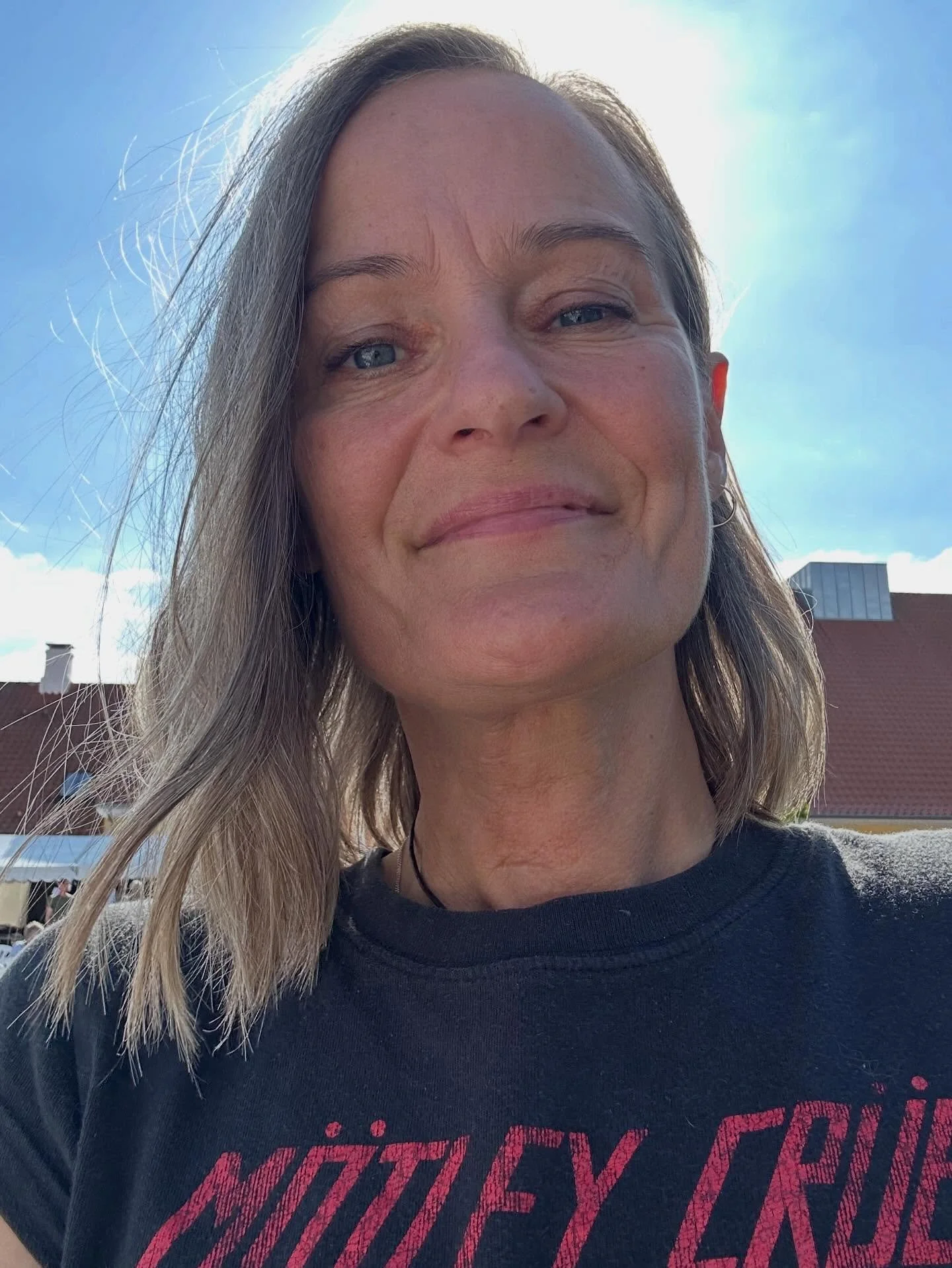 ☀️ Velkommen her ☀️
Det er mig, der er Kitt. Jeg hj&aelig;lper mennesker med ADHD og Autisme med at finde deres egen rytme. Mit fokus er ikke at passe ind. Mit fokus er netop IKKE at passe ind, men v&aelig;re mig og det er det, jeg ogs&aring; hj&aeli