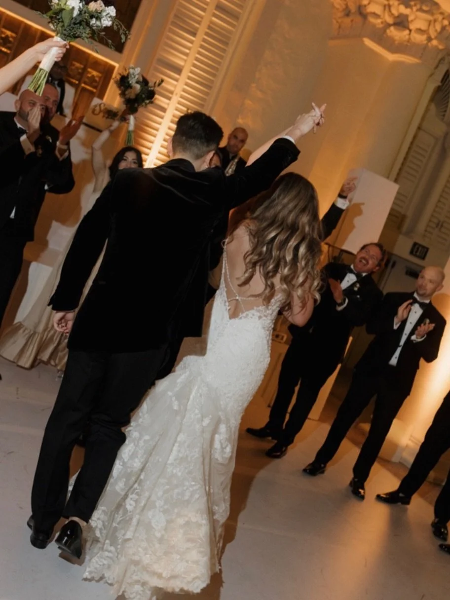 The Kim&rsquo;s 🤍 Married last February at the iconic The Boca Raton, celebrating one year where timeless elegance met forever. 
&mdash;&mdash;&mdash;
📷 @laurenalatriste