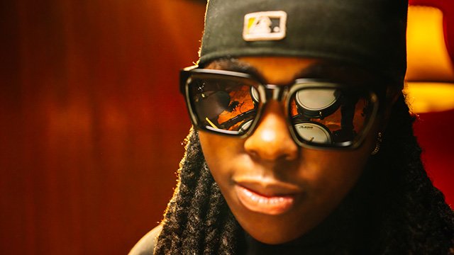  ALESIS 
 Strata Club