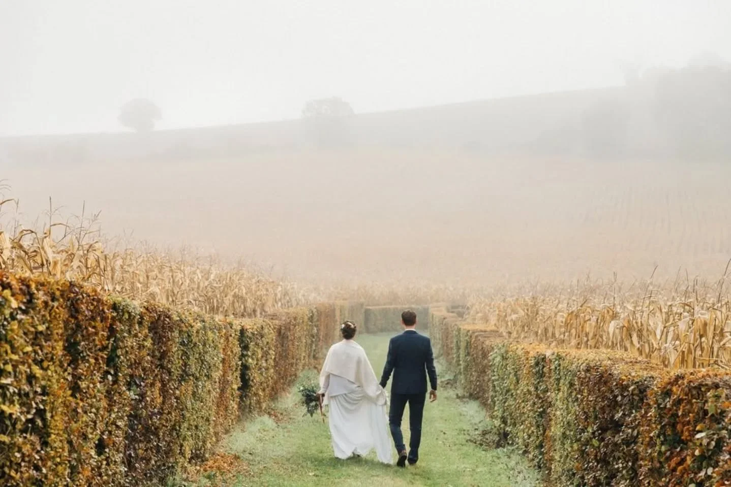 Voil&agrave; l'hiver.. Quand on imagine un mariage, on pense souvent au printemps ou &agrave; l&rsquo;&eacute;t&eacute;, avec le soleil et les jardins fleuris. Pourtant, l&rsquo;hiver offre un cadre tout aussi magique &ndash; parfois m&ecirc;me encor