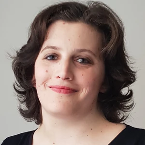 Charlotte Henry headshot.png
