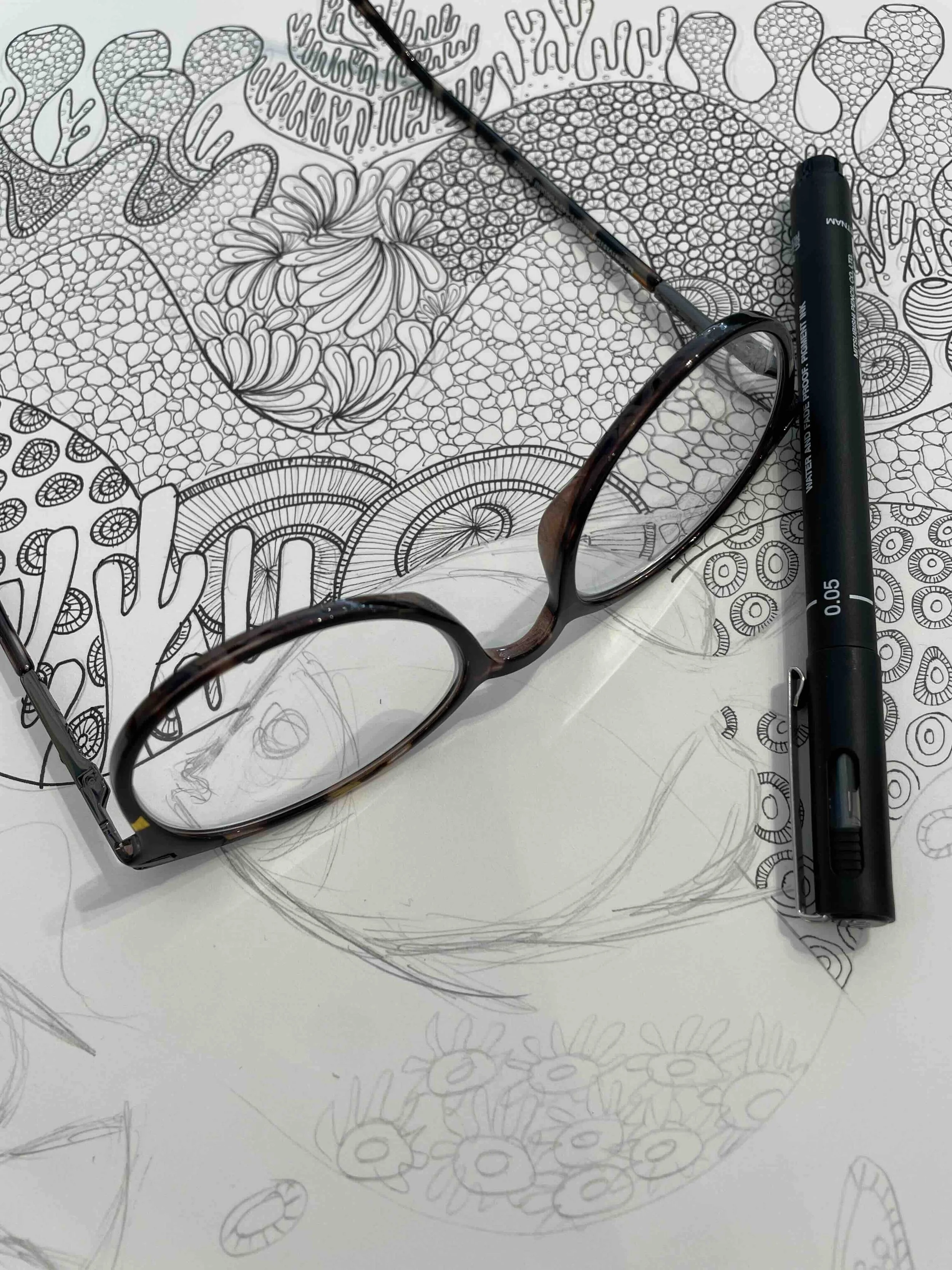 Coral wip pen glasses ©LissyMarsh