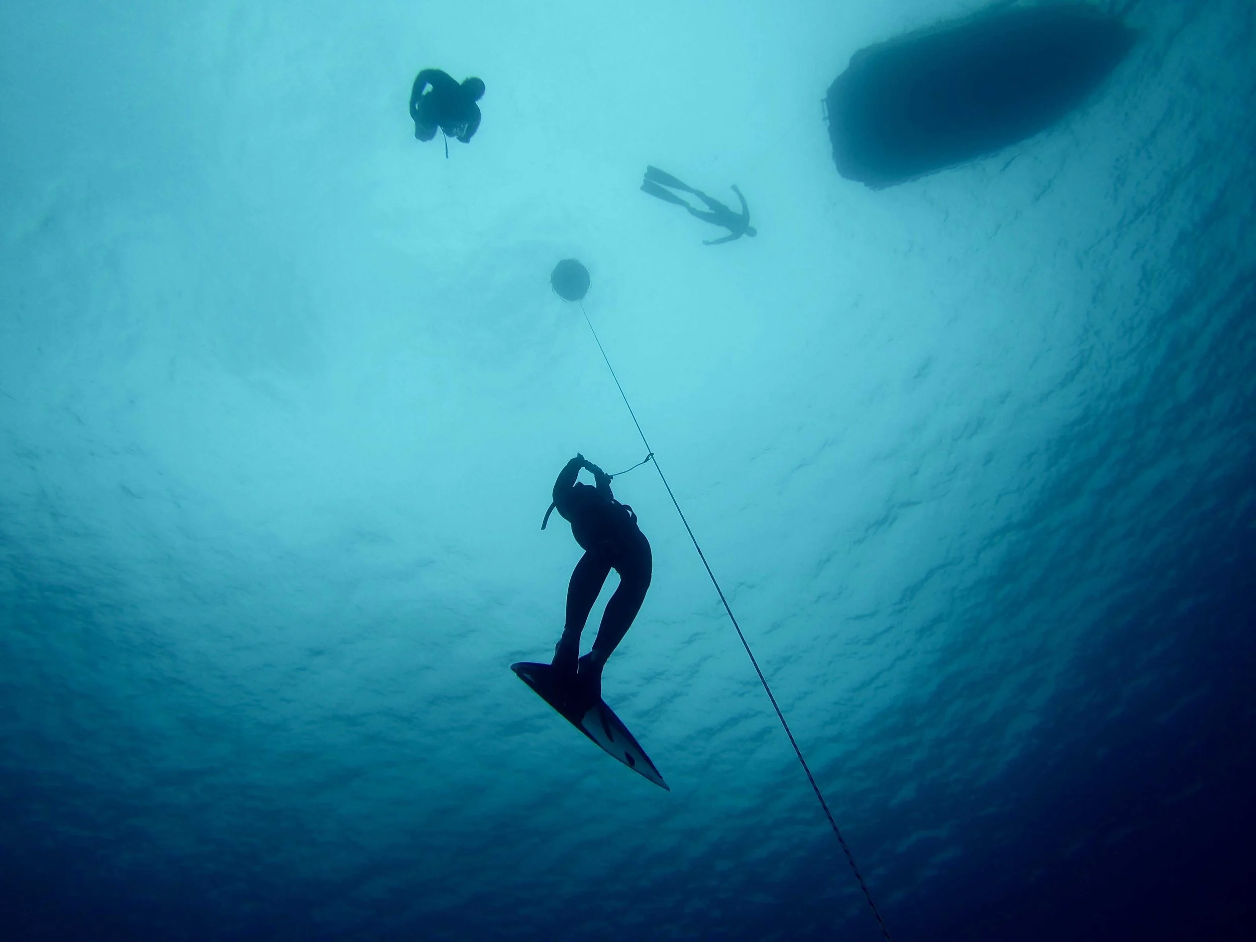 Lissy Marsh line freediving to 33m in Greece