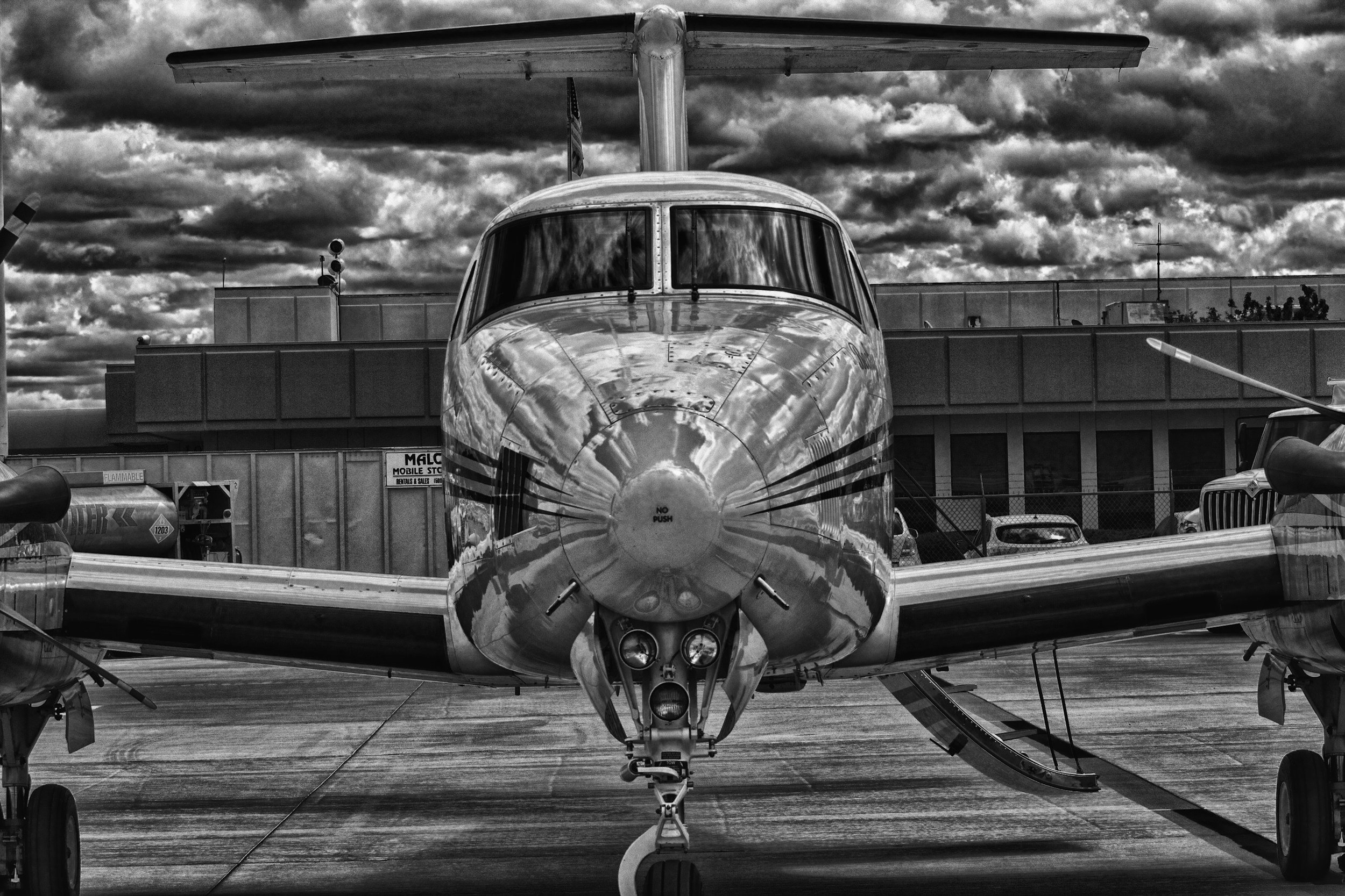 The Piper Navajo vs. the King Air: Which Aircraft Is Better for Regional Travel?