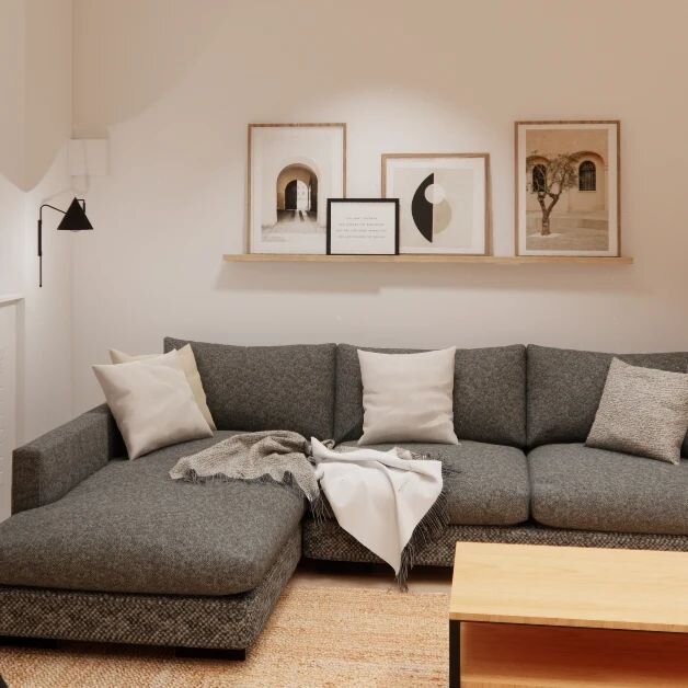 N'oubliez pas d'habiller le mur derri&egrave;re votre canap&eacute;.  Ici une id&eacute;e simple lors d'un coaching pour habiller un mur qui &eacute;tait vide, avec ses inspis: d&eacute;poser quelques cadres de diff&eacute;rentes dimensions sur une &