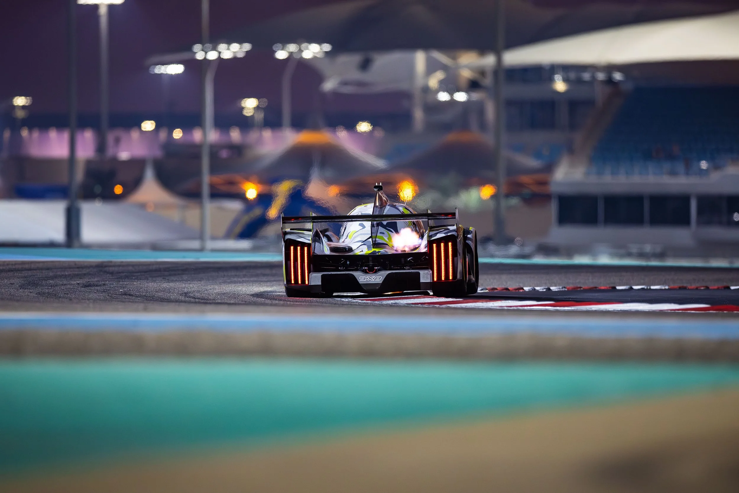 Gert Starckx_8H of Bahrain - Free Practice 2_02430.jpg