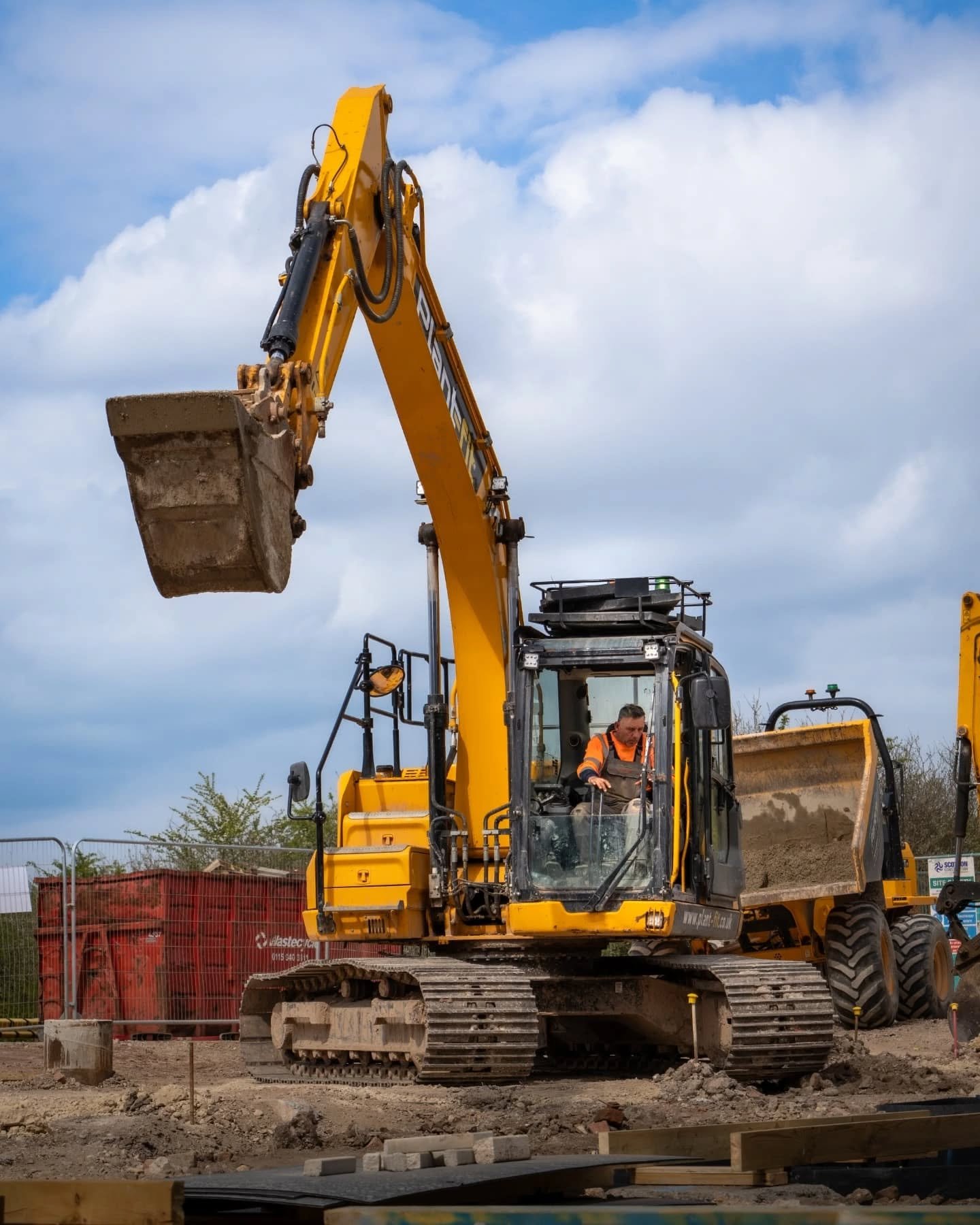 👷 Feeling real Bob The Builder vibes 🏗
Captured these shots for a clients site investment, @lumix #G9Mk2 was the camera of choice, but @lightroom really made it hit the mark!
#constructionsite #constructionphotography #jcblovers #heavymachinery