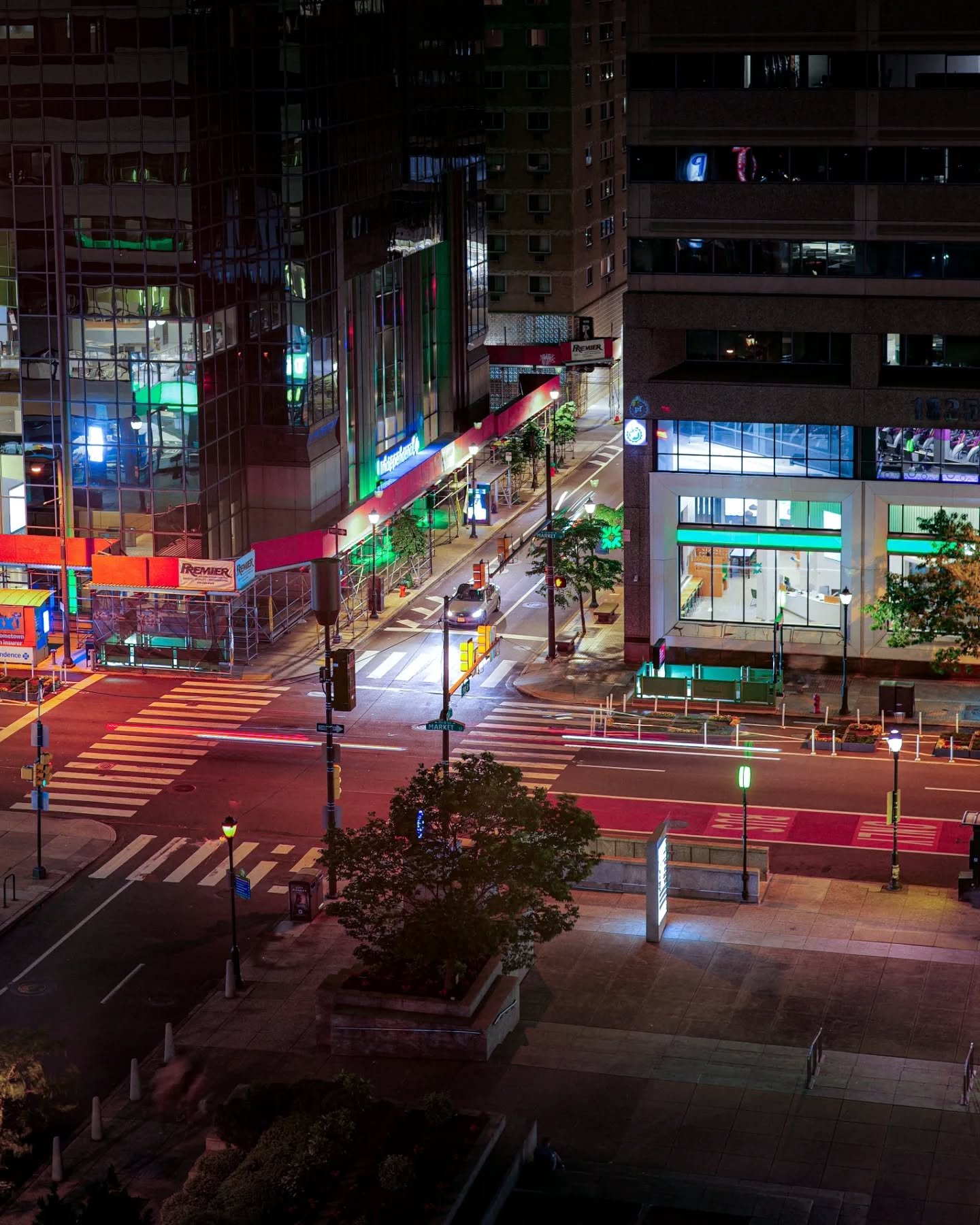 🌚 Nighttime - Daytime 🌞
Enjoying the streets of Philadelphia.
📷 @Lumix #S5II + #50mm f1.8 🎬
#streetphotography
#nightphotography
#Philadelphia #USA #kavinsky
