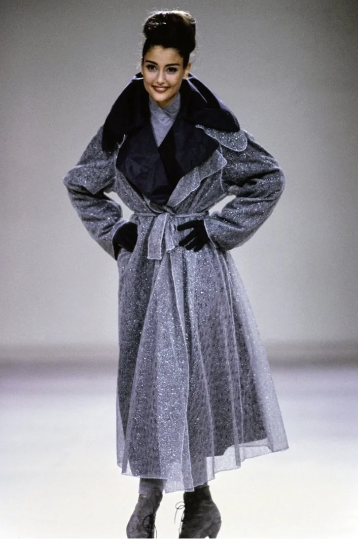 Alaïa A/W 1991 Lightweight Trench Coat – runway and archive image – Autumn/Winter 1991 (AW91), Fall/Winter 1991 (FW91) runway – vintage Alaïa, vintage Azzedine Alaia, Alaïa archive