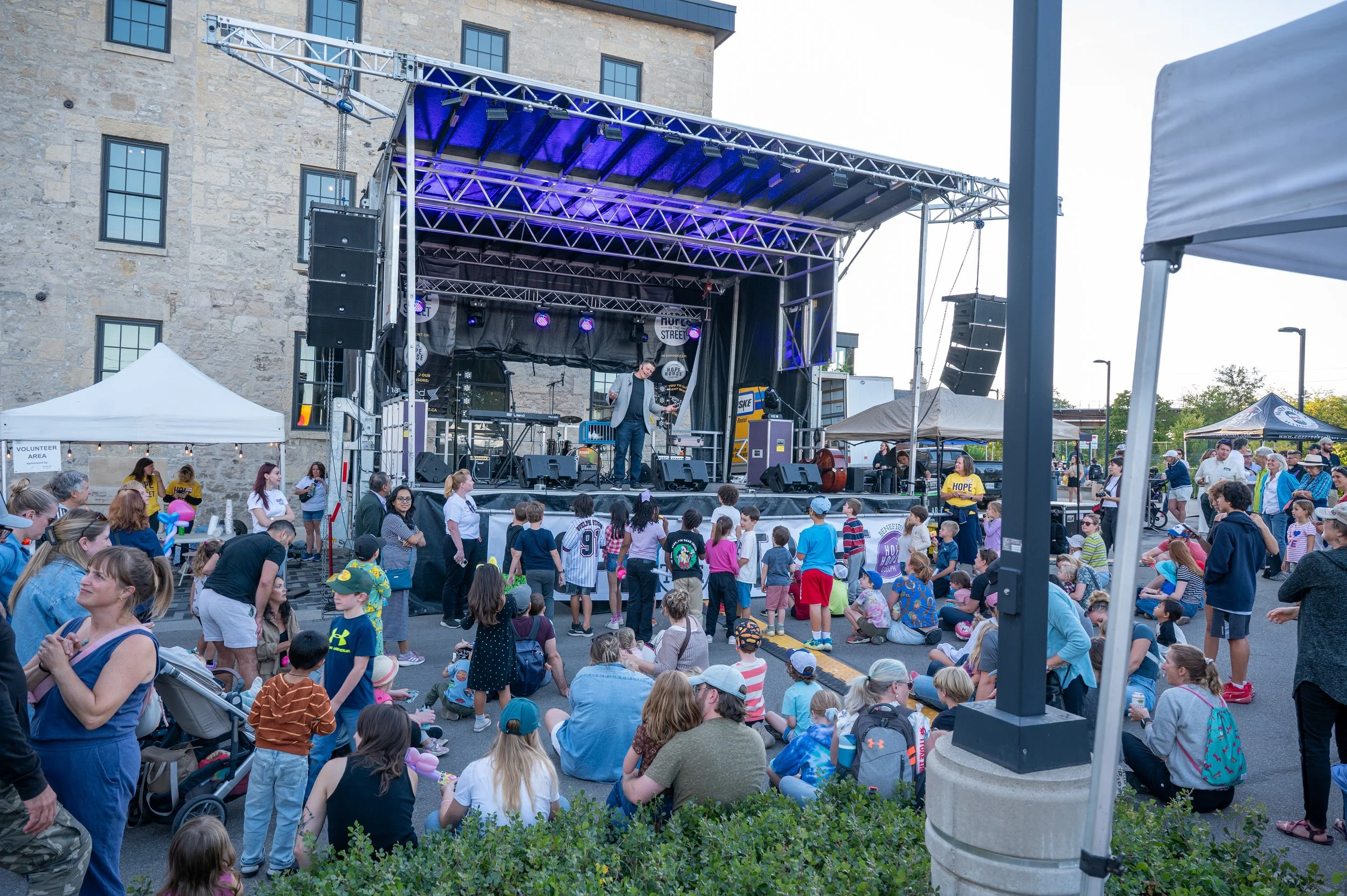 Hope in the street5.jpg