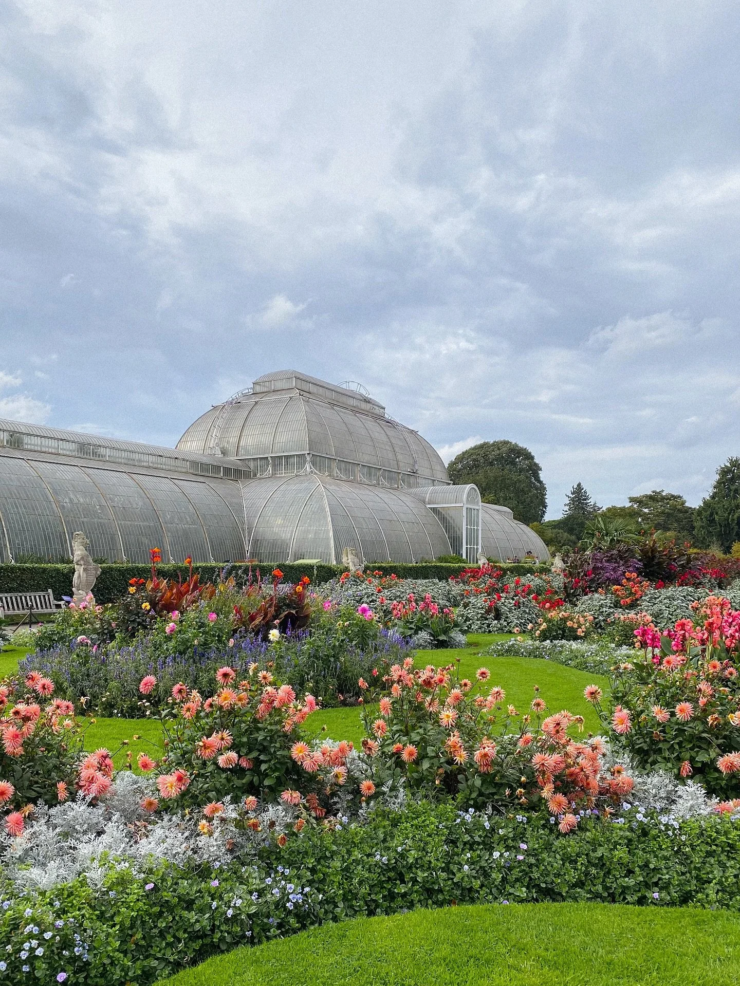 @kewgardens&rsquo;s Palm House flanked by a delightful display of dahlias 🌿🌸
.
.
.
.
.
.
.
.
.
.
.
.
.
#mytinyatlashello #exploreEngland #natureshot #littlestoriesofmylife #35mm #botanicalgarden #filmphotography #kodakfilm #naturegeography #english