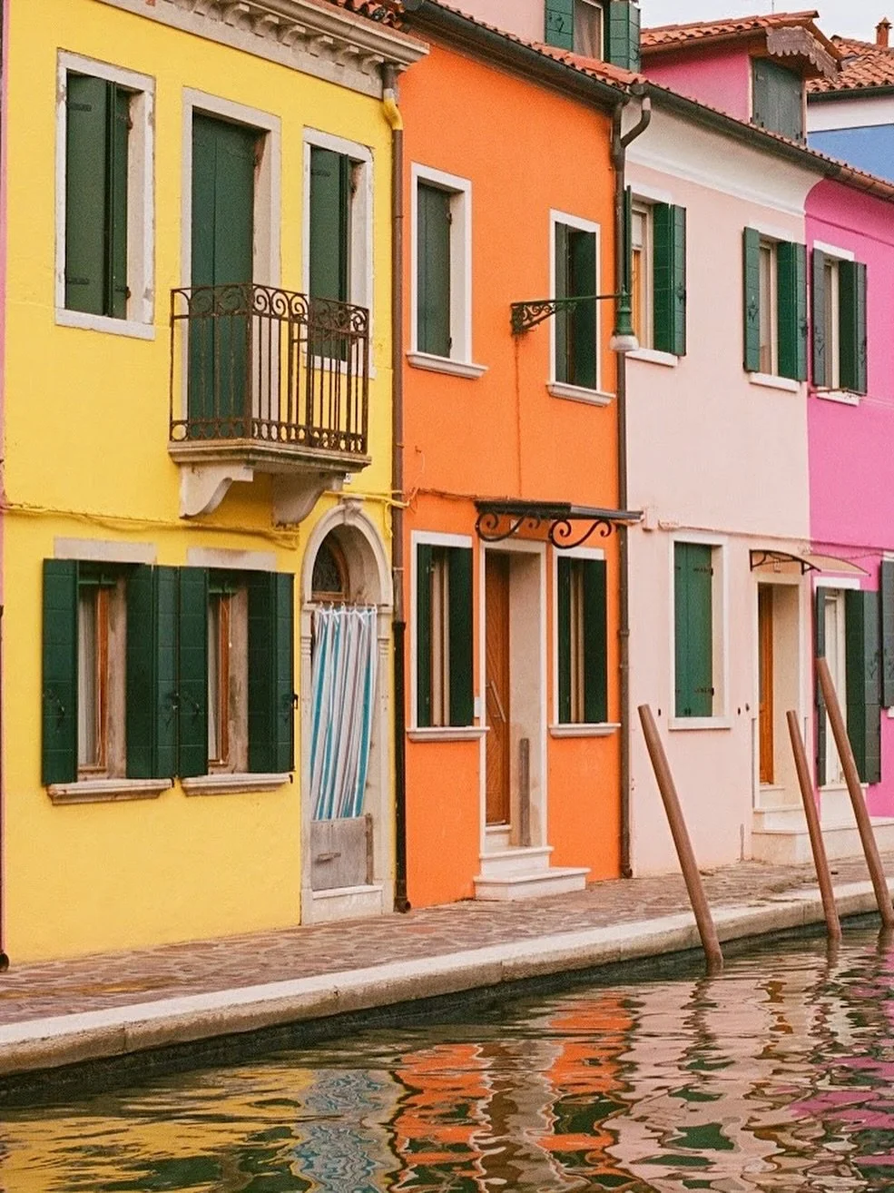 one week until we get to experience Venice in November 🍬
.
.
.
.
.
.
.
.
.
.
.
#mytinyatlashello #italy_vacations #filmfeed #mytinyatlas #35mm #veneziagram #filmphotography #sunsetgram #italia🇮🇹 #venicegram #venicecanals #postcardplaces #filmcommu