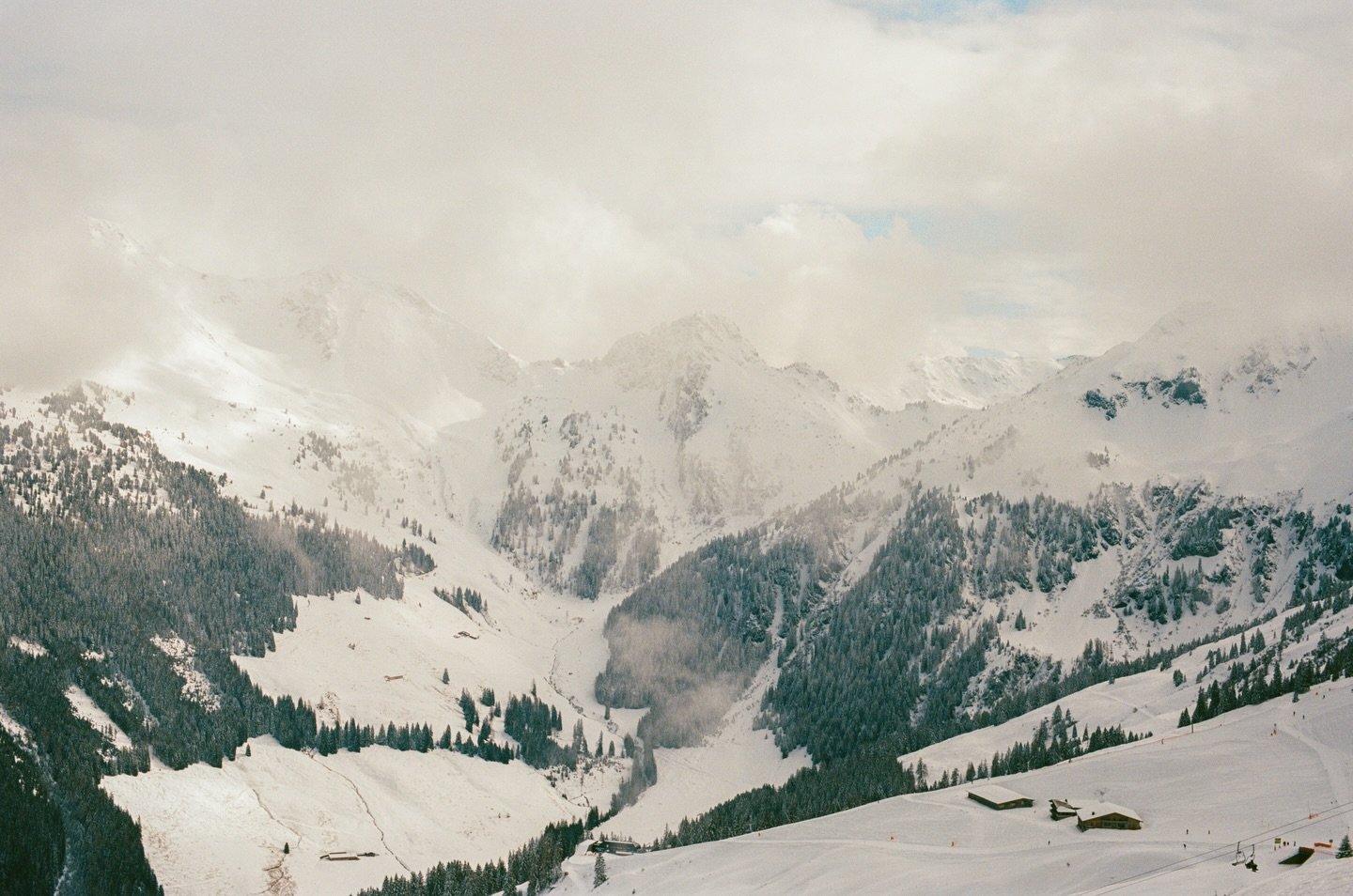 panoramic places 🔭
.
.
.
.
.
.
.
.
.
.
.
.
.
#35mmfilmphoto #winterhiking #mountainphotography #mountainviews #onearthmagazine