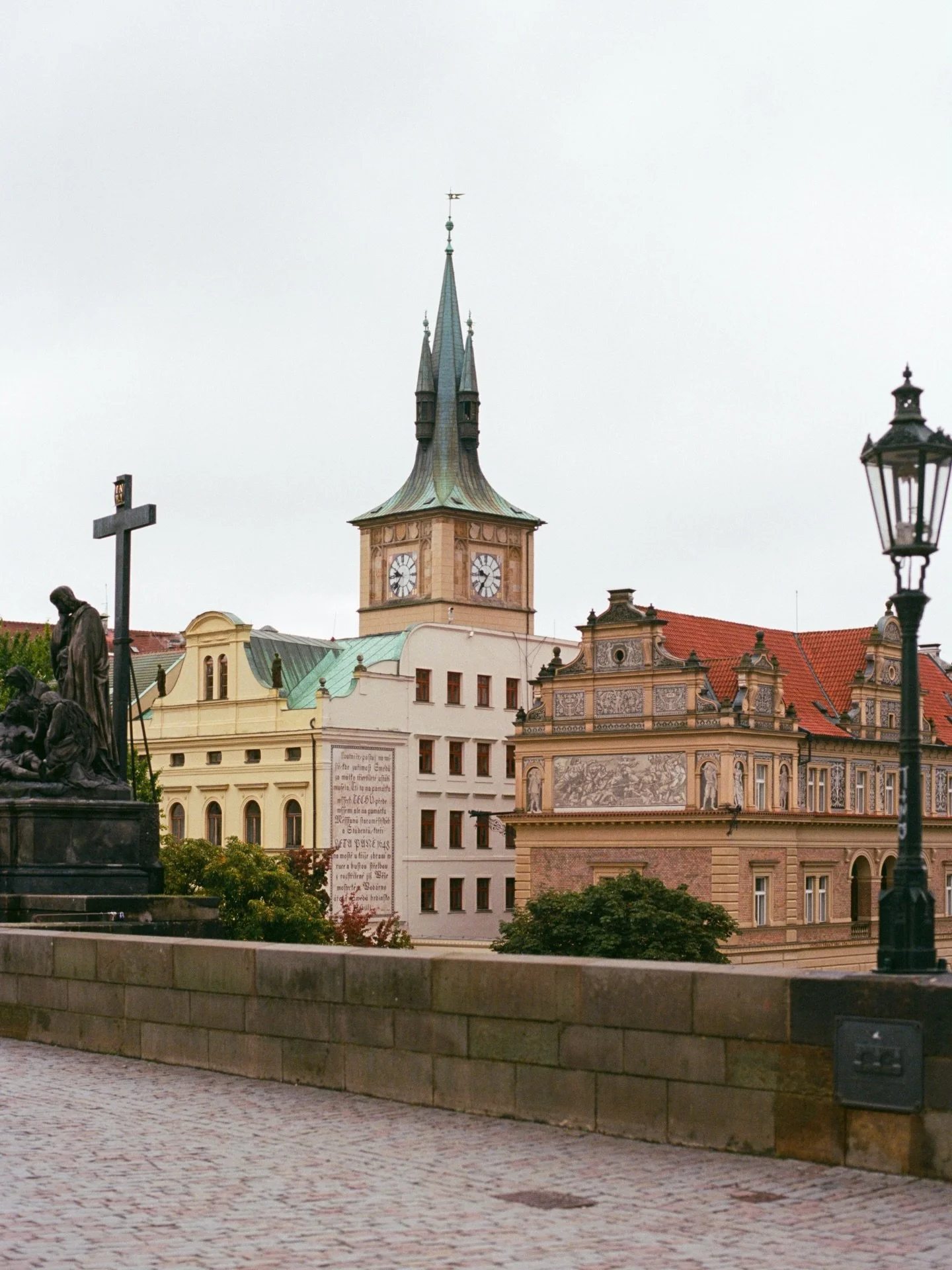 views from the Charles Bridge 🤎 
.
.
.
.
.
.
.
.
.
.
.
#praguecity #oneearthmagazine #architecturephoto #praguelife #35mmfilmphoto