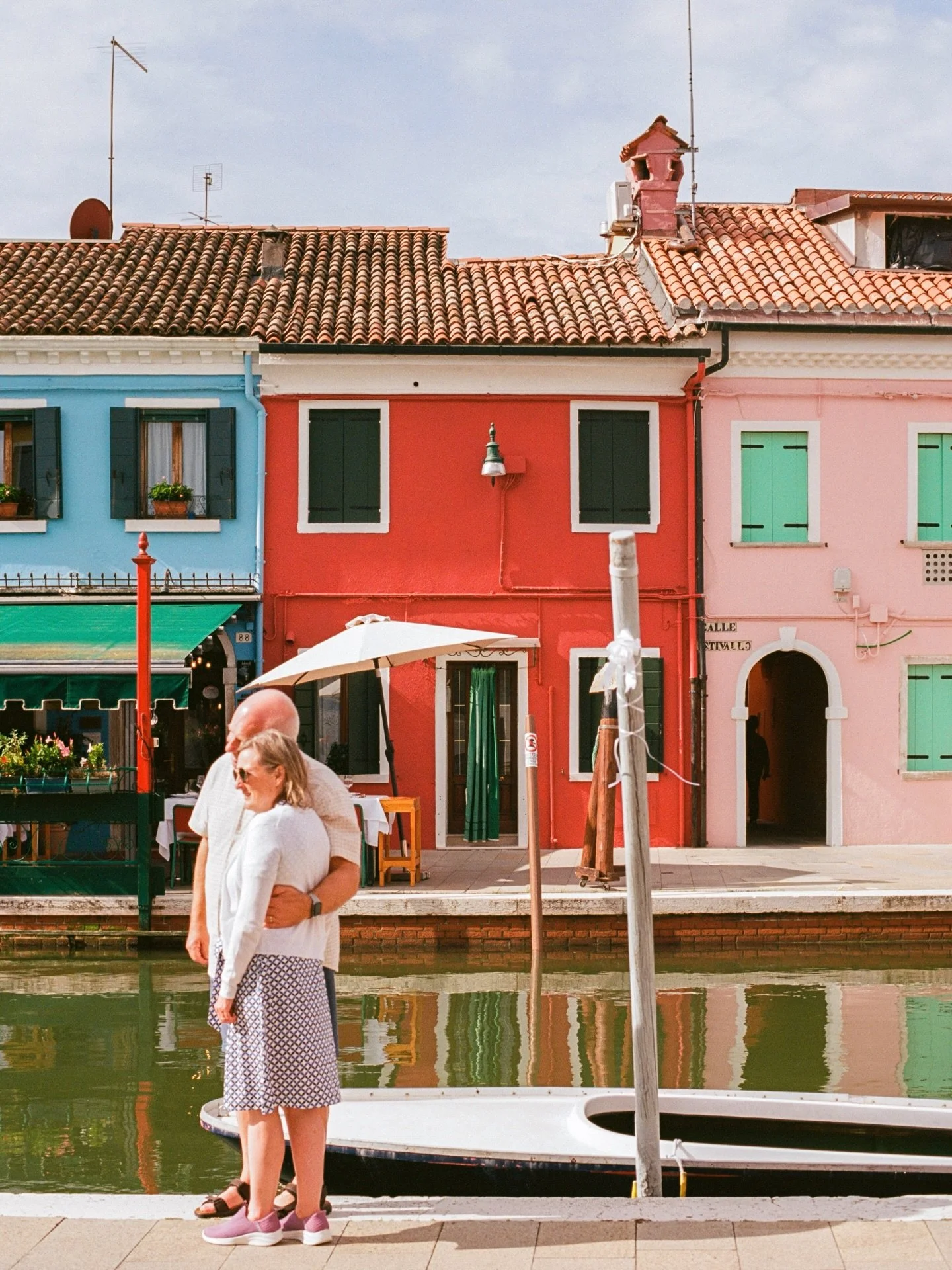 burano postcards 📷 
.
.
.
.
.
.
.
.
.
.
.
#venicephotographer #oneearthmagazine #veneziagram #burano #35mmfilmphoto