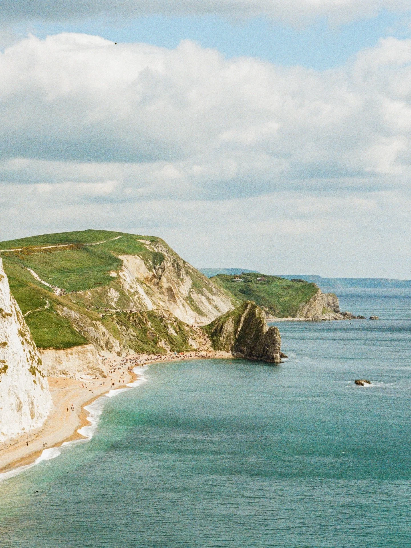 the sunshine currently gracing England cannot help but make you excited for longer days, warmer months &amp; trips to the seaside 🌞
.
.
.
.
.
.
.
.
.
.
.
.
#durdledoor #dorsetcoast #seasideliving #seaviews #countrysidelife