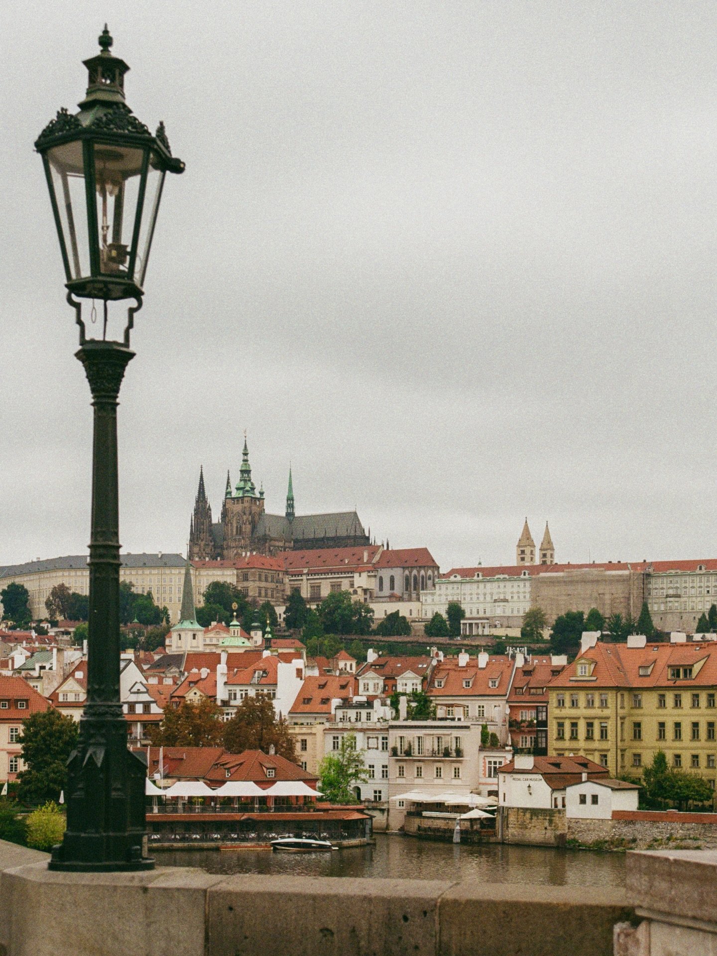 Prague perspectives 🖤
.
.
.
.
.
.
.
.
.
.
.
#praguecity #oneearthmagazine #architecturephoto #praguelife #35mmfilmphoto