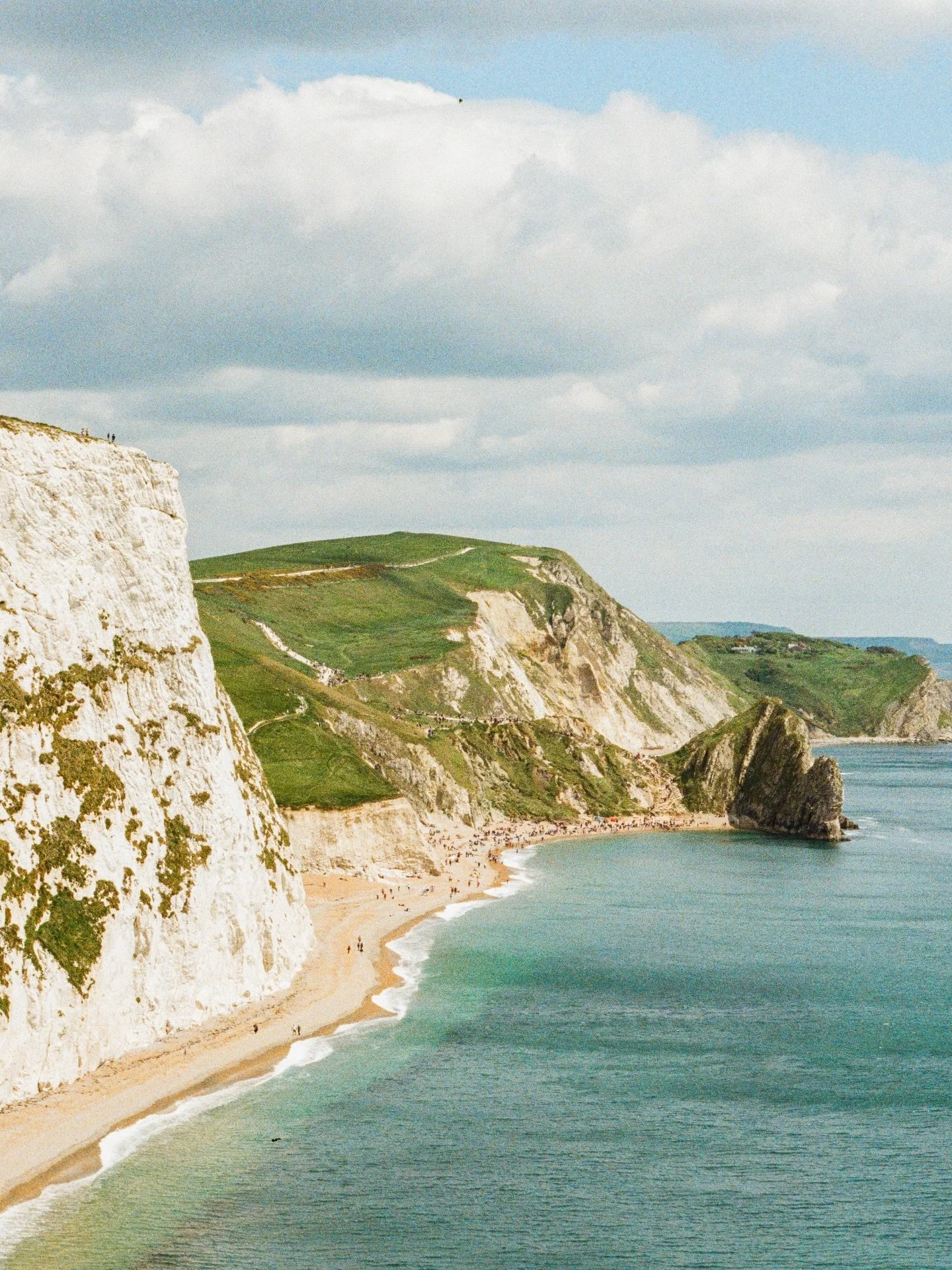 turquoise waters on the English coast 🩵
.
.
.
.
.
.
.
.
.
.
.
.
#durdledoor #dorsetcoast #seasideliving #seaviews #countrysidelife
