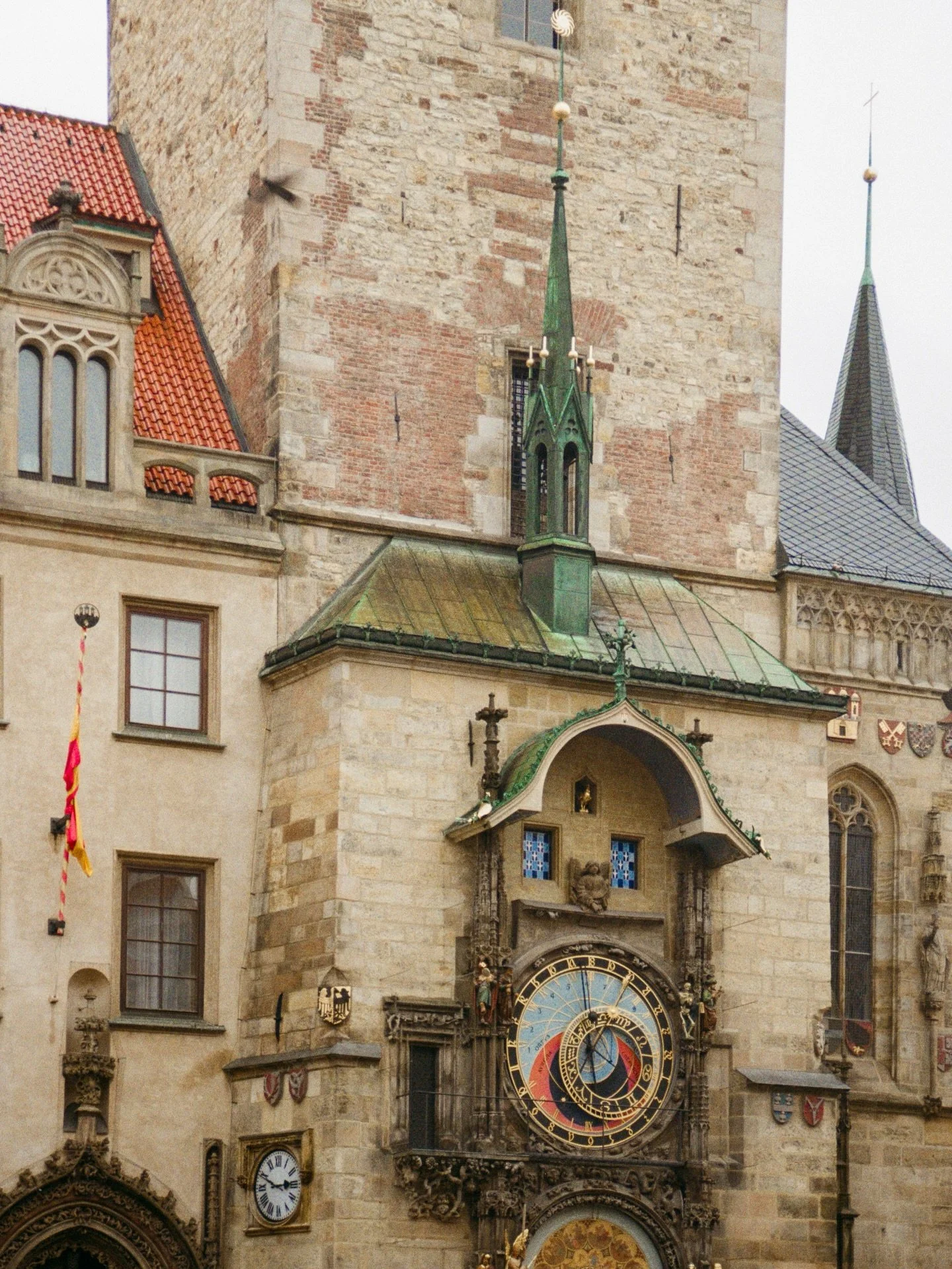 The Prague Astronomical Clock (Orloj), installed in 1410 on the Old Town Hall, is the world&rsquo;s oldest functional medieval clock. It features a complex astronomical dial, a calendar dial, and an hourly &lsquo;Walk of the Apostles&rsquo; show 🕰️
