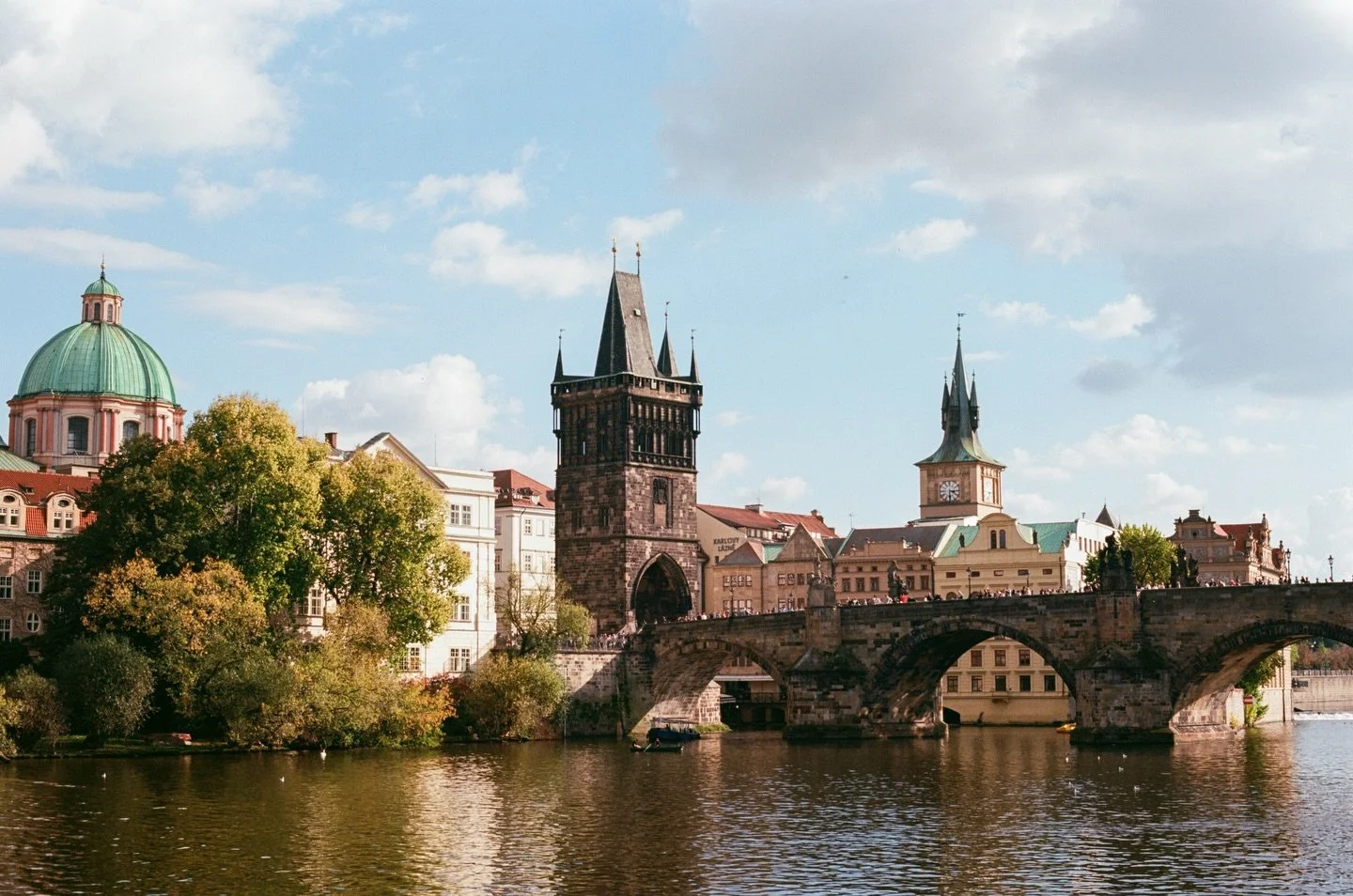 the undeniably ethereal 14th-century Charles Bridge crosses the Vltava River connecting Prague&rsquo;s Old Town with Lesser Town 🤎
.
.
.
.
.
.
.
.
.
.
.
#praguecity #oneearthmagazine #architecturephoto #praguelife #35mmfilmphoto