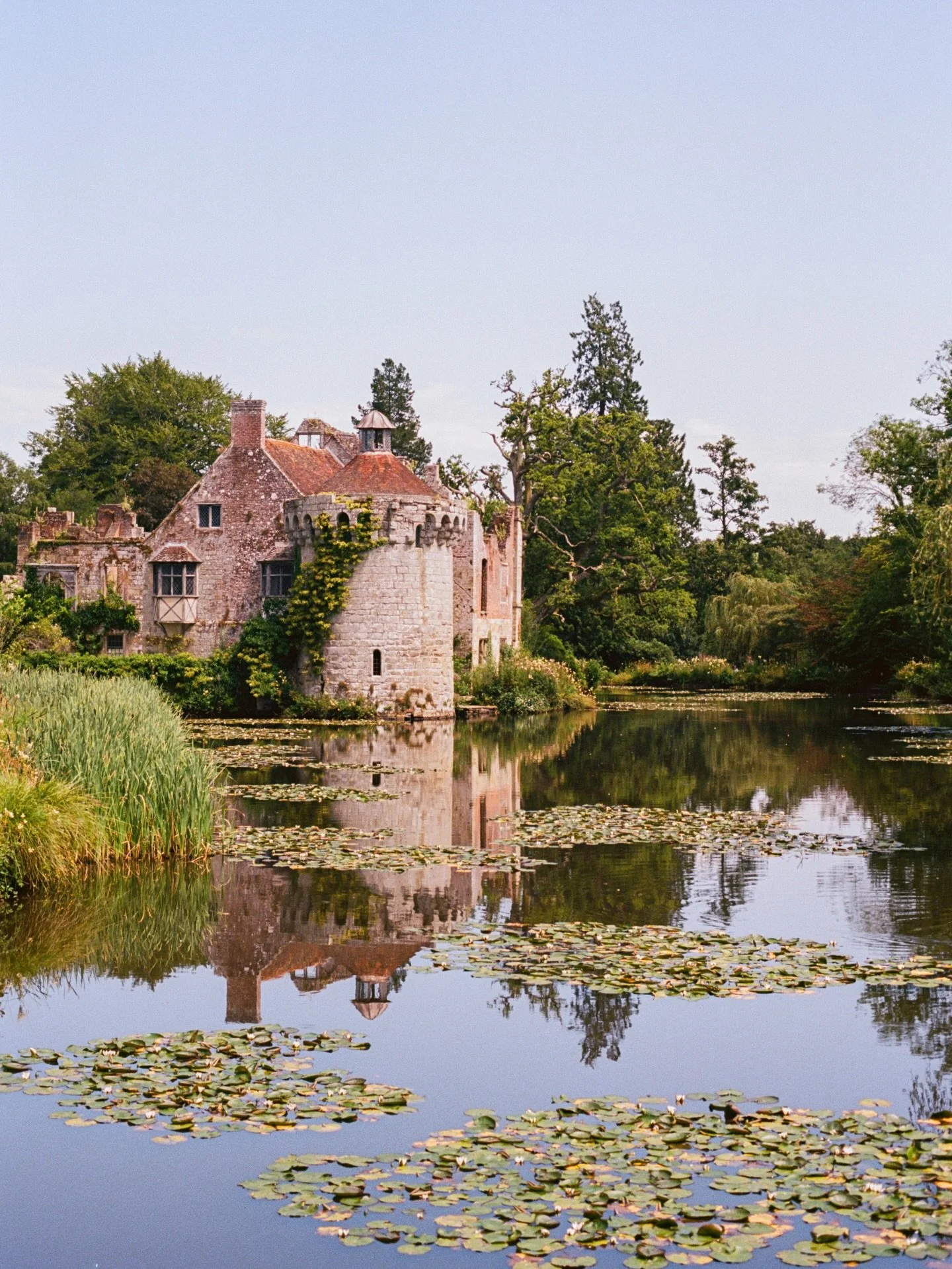 one of the most magical @nationaltrust properties is Scotney Castle because of this romantic ruined medieval castle which sits on its own moated island and forms the centrepiece of Edward Hussey III&rsquo;s visionary Picturesque garden 🏰
.
.
.
.
.
.