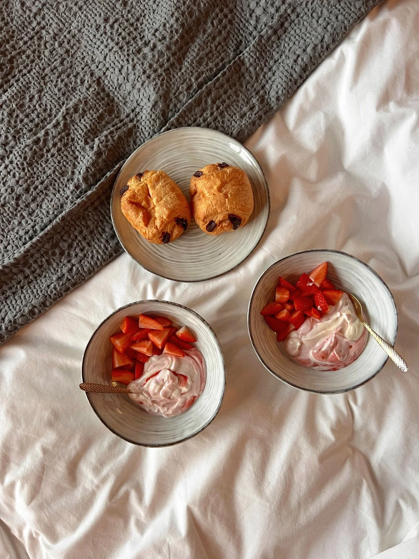 breakfast in bed 🥐🍓
.
.
.
.
.
.
.
.
.
.
.
.
.
#countrysidelife #countrylifestyle #breakfastisserved #countrysideliving #breakfastinbed