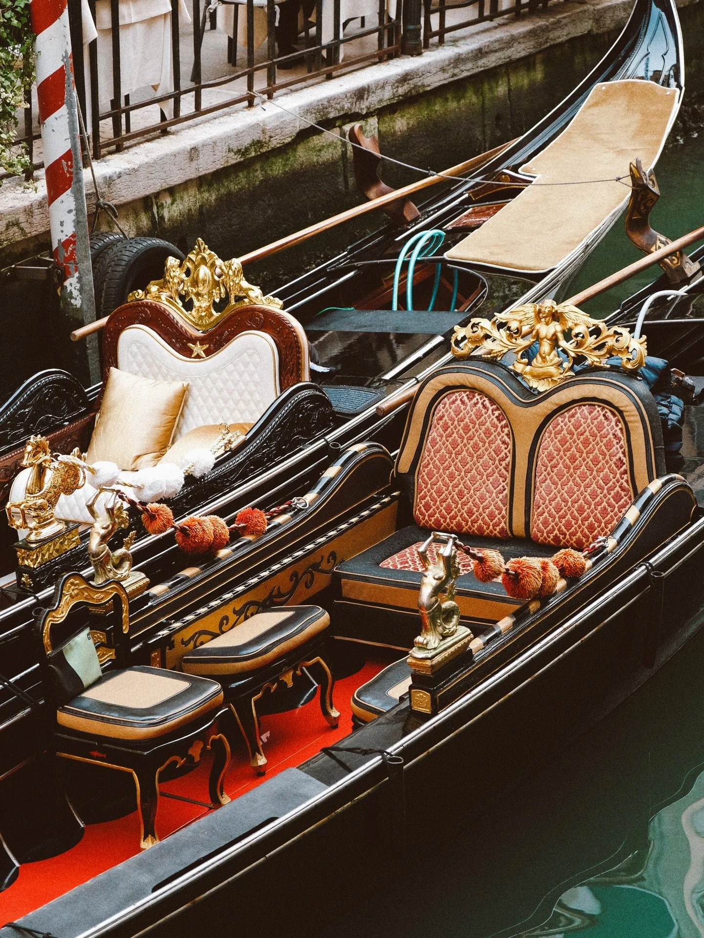 take a seat 🛶
.
.
.
.
.
.
.
.
.
.
.
#venicephotographer #photovogue #veneziagram #mytinyatlashello #35mmfilmphoto