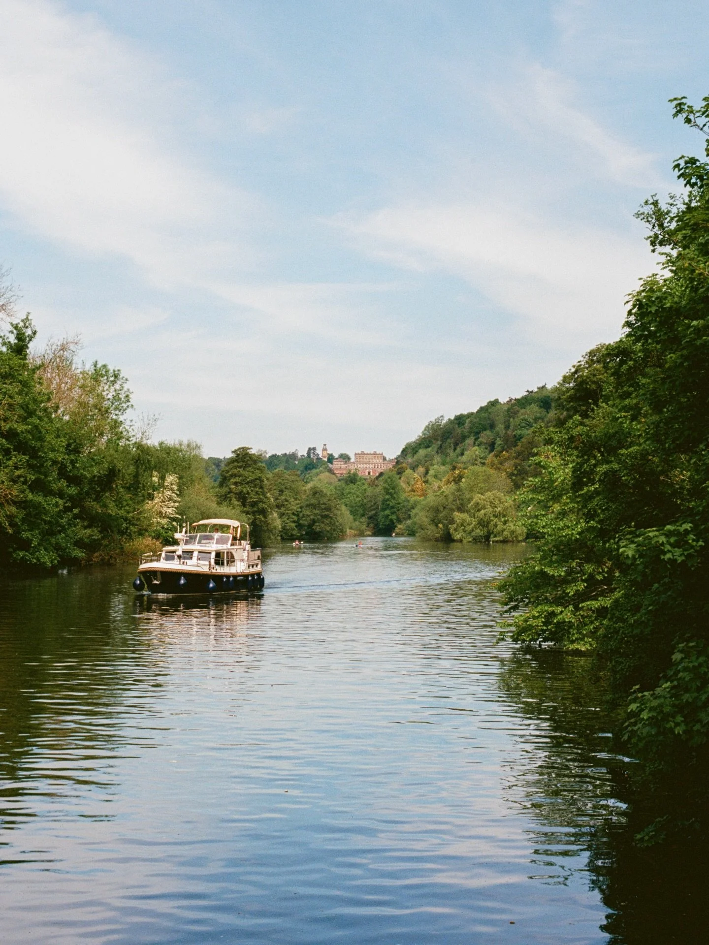 film stills from last April&rsquo;s boat trip along the river Thames 🛥️
.
.
.
.
.
.
.
.
.
.
.
.
.
.
.
#boattrip #countrysidelife #countrysideliving #countrysidephotography #riverboat