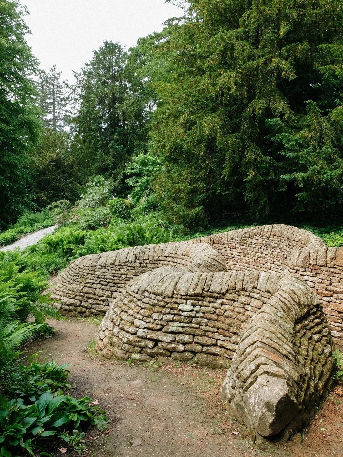 there are so many fascinating corners of @chatsworthofficial 🌱
.
.
.
.
.
.
.
.
.
.
.
.
.
.
.
#chatsworth #countrysidelife #peakdistrictwalks #countrysidephotography #countrywalks