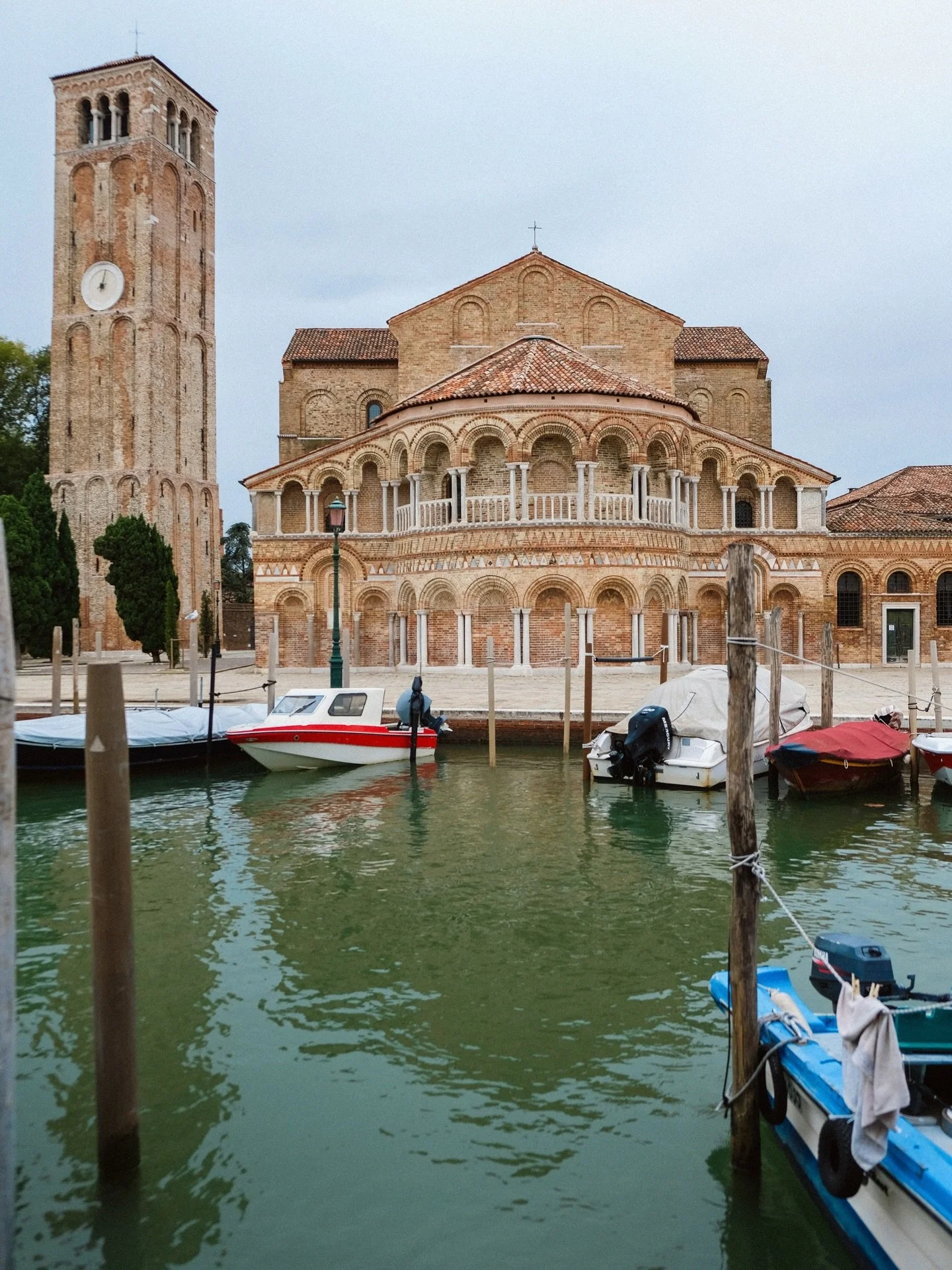 the wonderful view across from our favourite restaurant in murano 🚤
.
.
.
.
.
.
.
.
.
.
.
#venicephotographer #murano #veneziagram #mytinyatlashello #35mmfilmphoto
