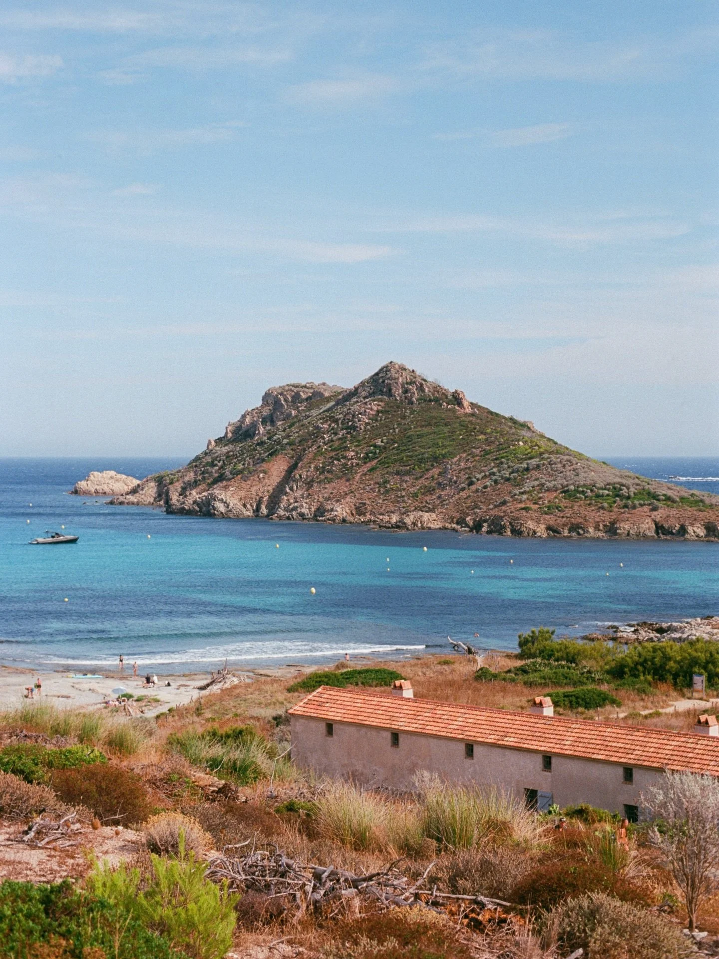 cap taillat, the wonderful stretch of the french riviera that the Potts family drive their magical car - chitty chitty bang bang - onto the beach for a picnic 🌊
.
.
.
.
.
.
.
.
.
.
.
#thecoastdispatch #photovogue #c&ocirc;tedazur #visitfrance #35mmf