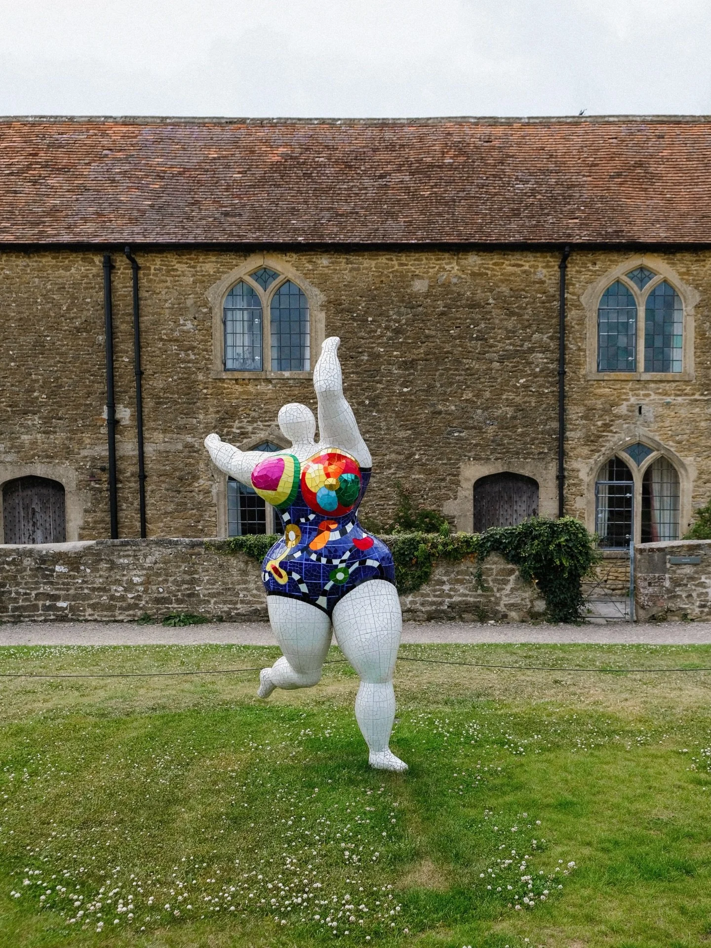 nikki de saint phalle last summer @hauserwirthsomerset 💙
.
.
.
.
.
.
.
.
.
.
.
.
.
.
.
#hamptoncourt #shirehorse #horseride #hamptoncourtpalace #yearofthehorse