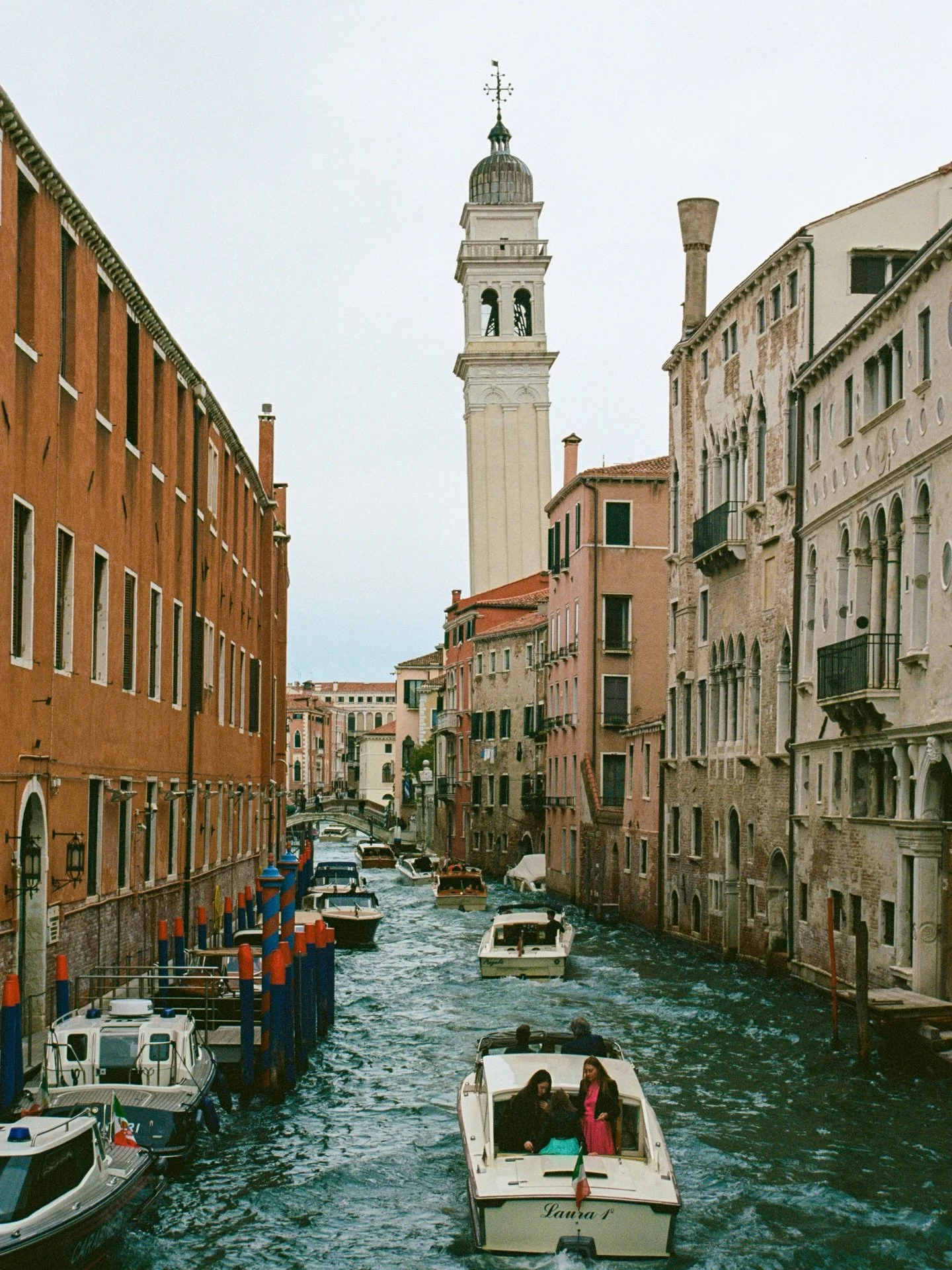 cloudy days in Venice are still vibrant with colour 🩵
.
.
.
.
.
.
.
.
.
.
.
#venicephotographer #photovogue #veneziagram #mytinyatlashello #filmphotomag