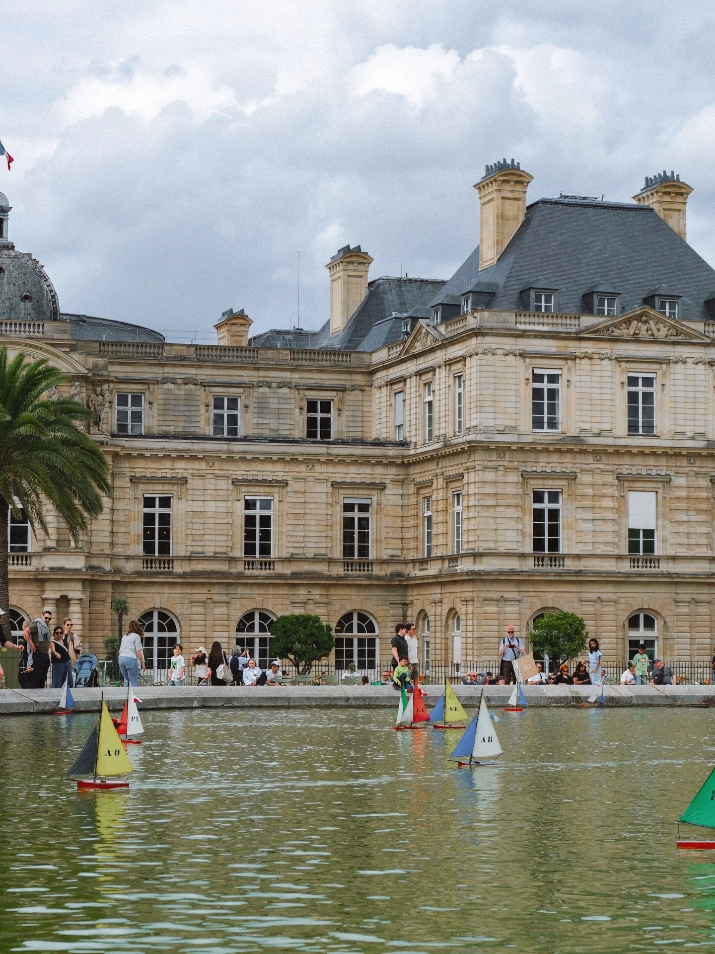 une grande bataille au grand bassin ⛵️
.
.
.
.
.
.
.
.
.
.
.
#parisphotography #photovogue #parisphotographer #mytinyatlashello #35mmfilmphoto