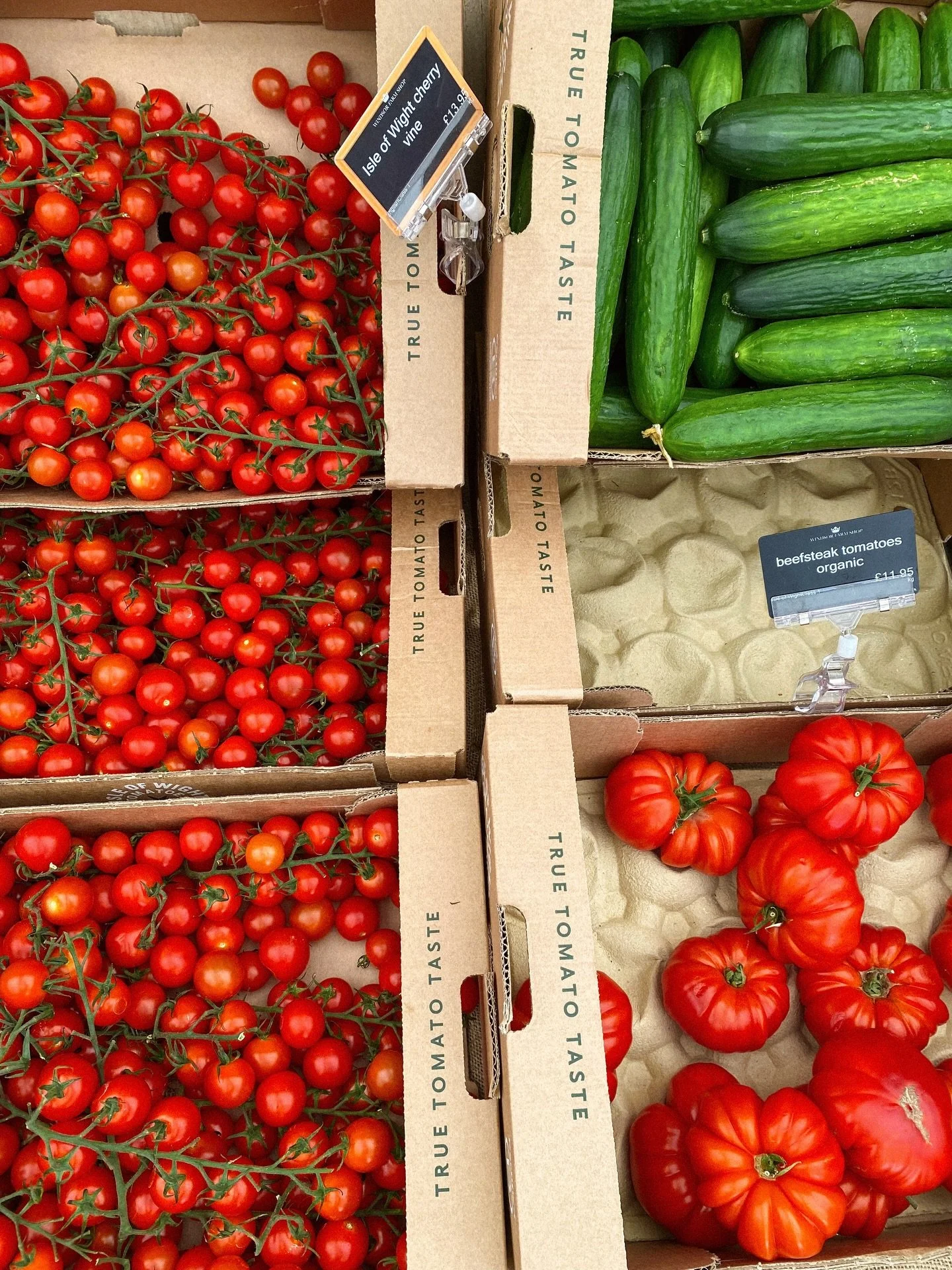 glossy &amp; delicious 🍅🍅🍅
.
.
.
.
.
.
.
.
.
.
.
.
.
#mytinyatlashello #tomatoseason #tomatoes🍅 #farmersmarketfinds #farmshop