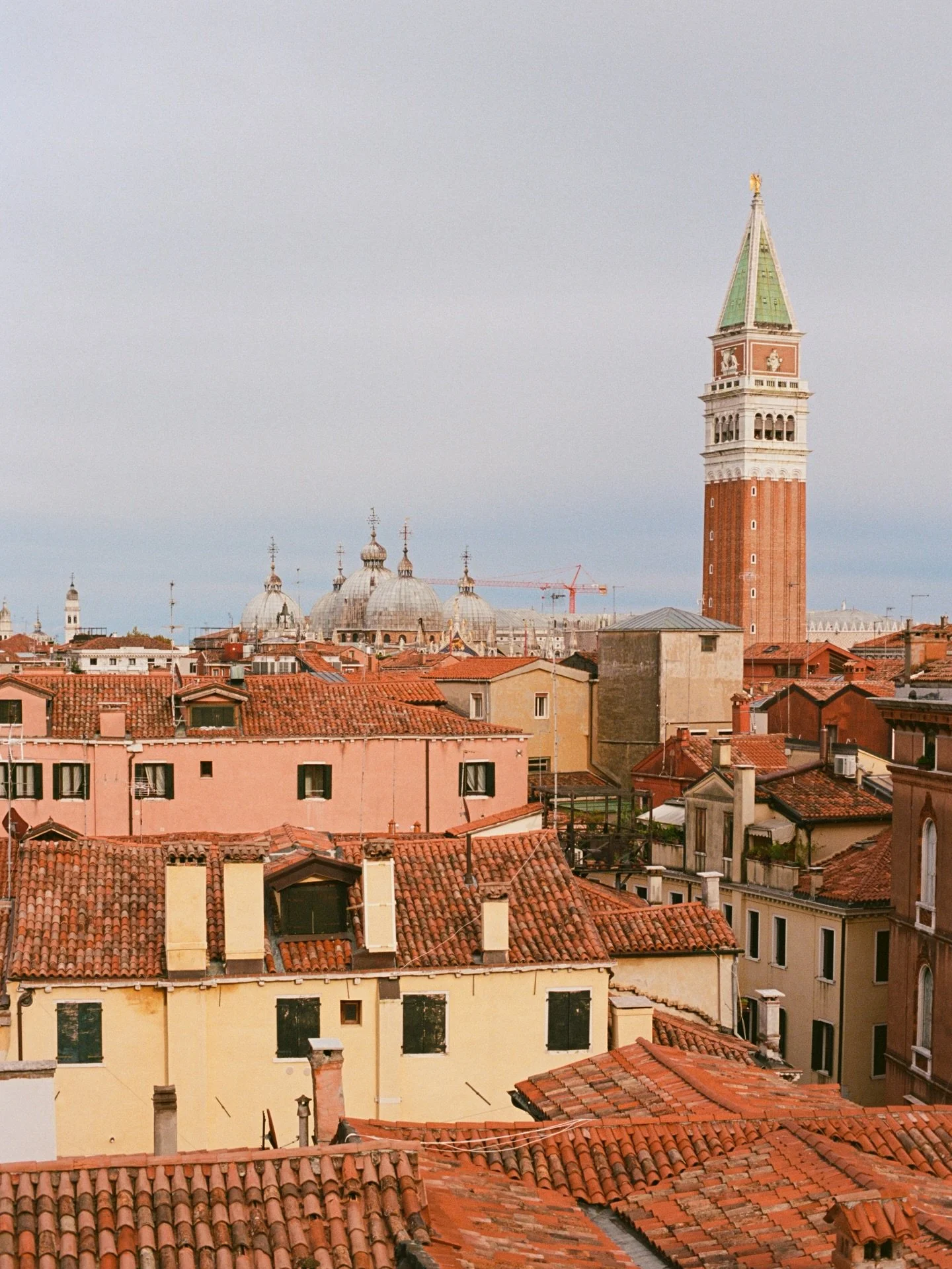 warm, orange hues of Venice 🍊
.
.
.
.
.
.
.
.
.
.
.
.
#venicephotographer #photovogue #veneziagram #mytinyatlashello #filmphotomag