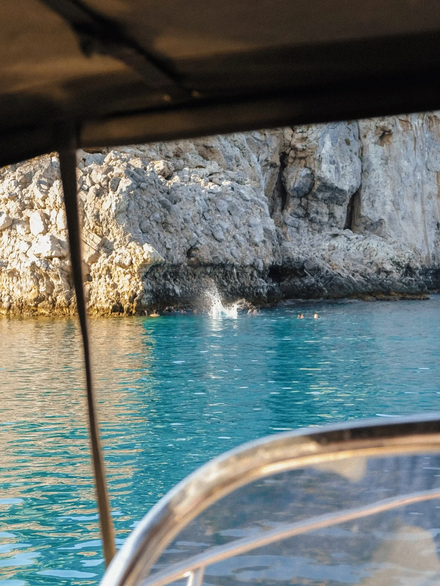 splashdown 💦
.
.
.
.
.
.
.
.
.
.
.
#rhodesisland #thecoastdispatch #greece_moments #rodos #greecelover