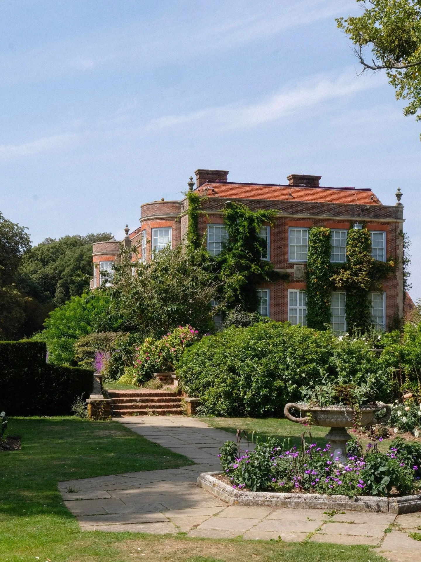the beautiful grounds of hinton ampner @hintonampnernationaltrust @nationaltrust ⛲️
.
.
.
.
.
.
.
.
.
.
.
.
.
.
.
#nationaltrust #countrysidelife #countrysideliving #countrysidephotography #gardenphotography