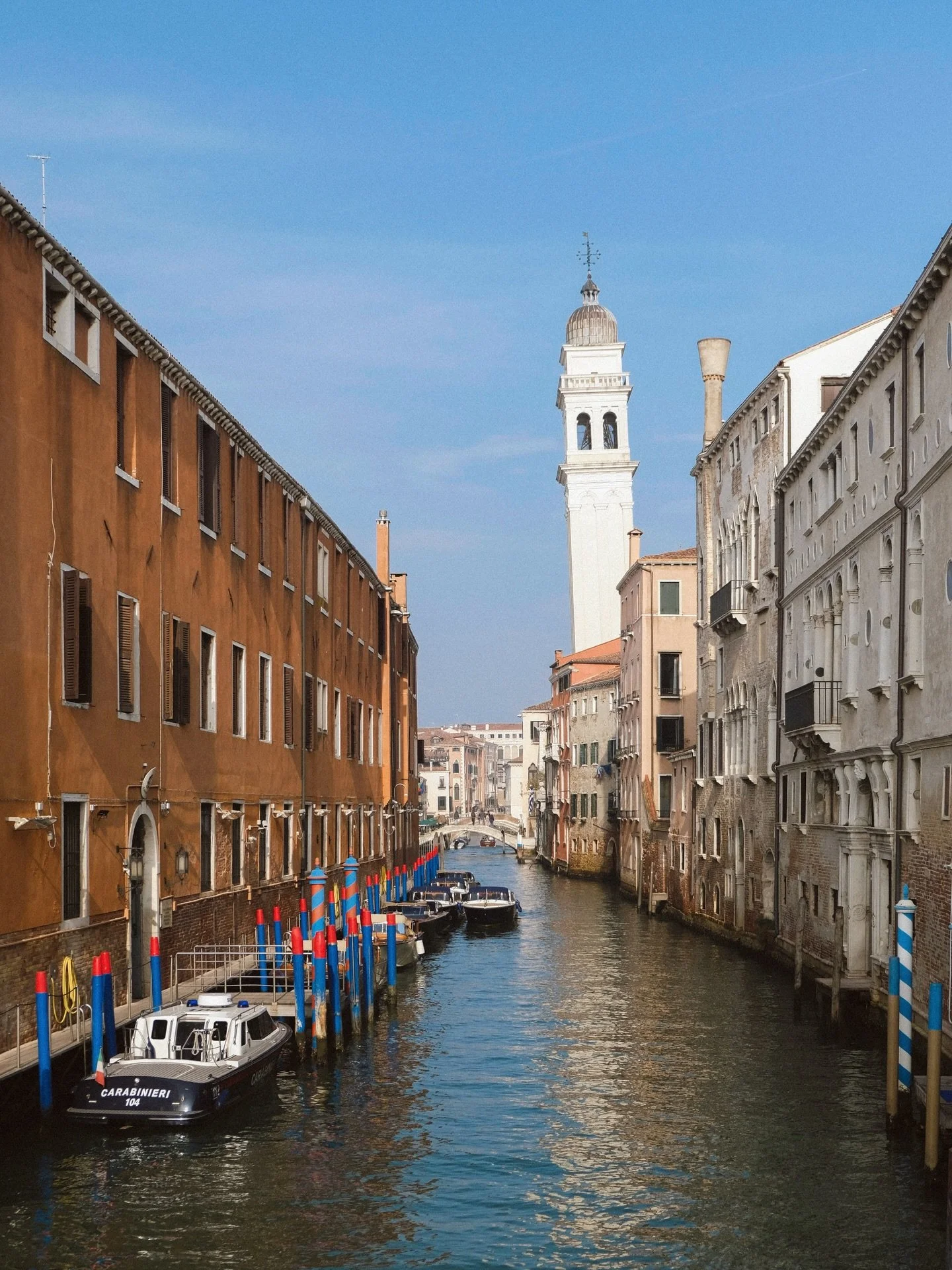icy blue skies &amp; soft light 🪩
.
.
.
.
.
.
.
.
.
.
.
.
#venicephotographer #photovogue #veneziagram #mytinyatlashello #onearthmagazine