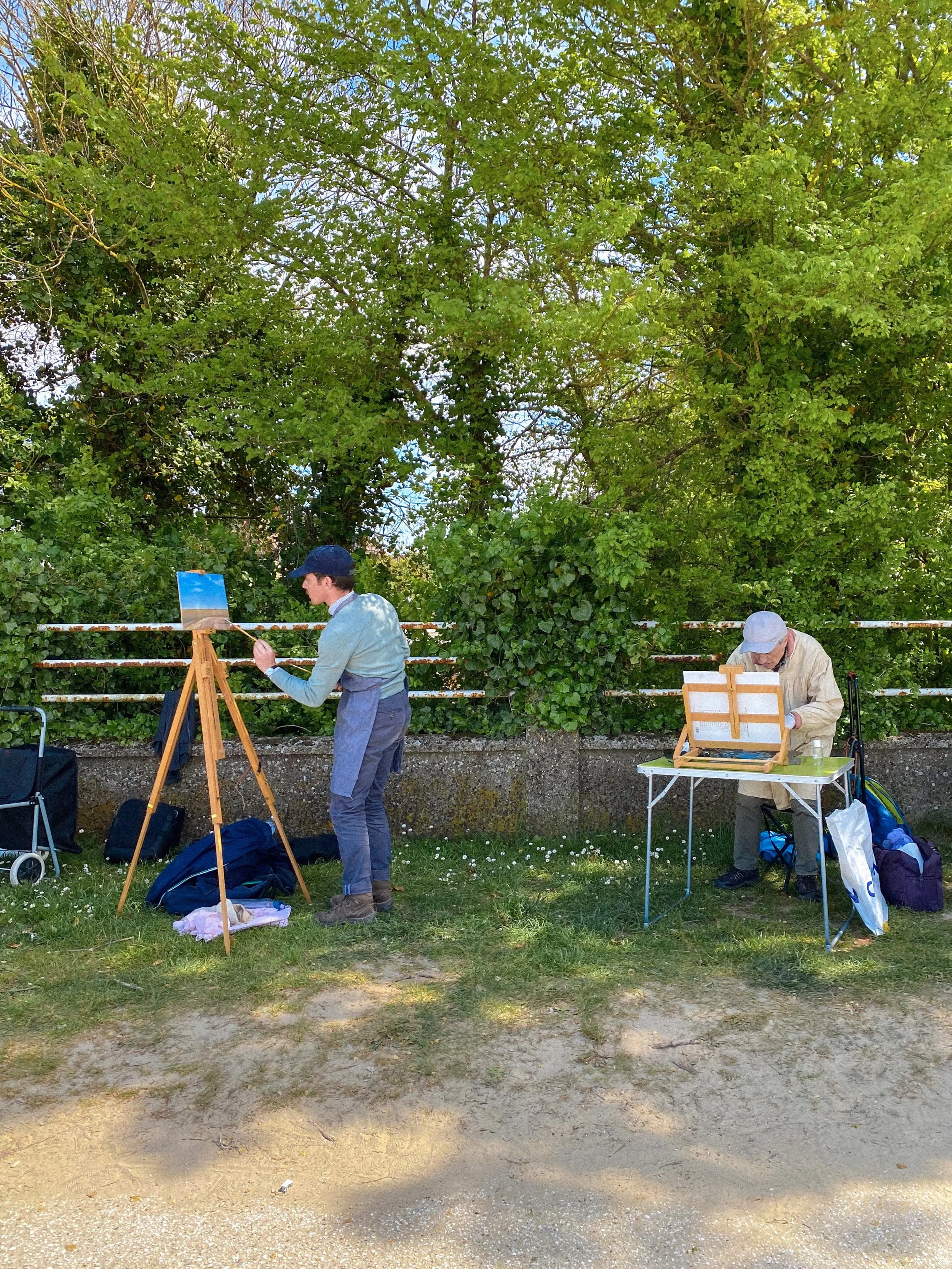 plein air painting in the beautiful saint-val&eacute;ry-sur-somme 🎨 
.
.
.
.
.
.
.
.
.
.
.
#saintvalerysursomme #oneearthmagazine #francephotography #pleinairpainter #explorefrance